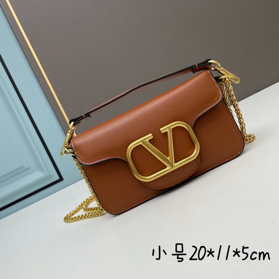 C8241 Small size [520 Selection] VALENTINO Huajia’s MINILOCO calfskin product. Composed of metal chains and fine leather, it features a unique double handle design. It can also be transformed into a handbag; there are various ways to wear it, offering bot — image 1