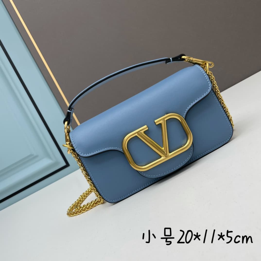 C8242 Small size [520 Selection] VALENTINO Hu Jia’s MINILOCO calfskin product. Composed of metal chains and fine leather, it features a unique double handle design. It can also be converted into a handbag by removing the handle. With multiple styling opti — image 1