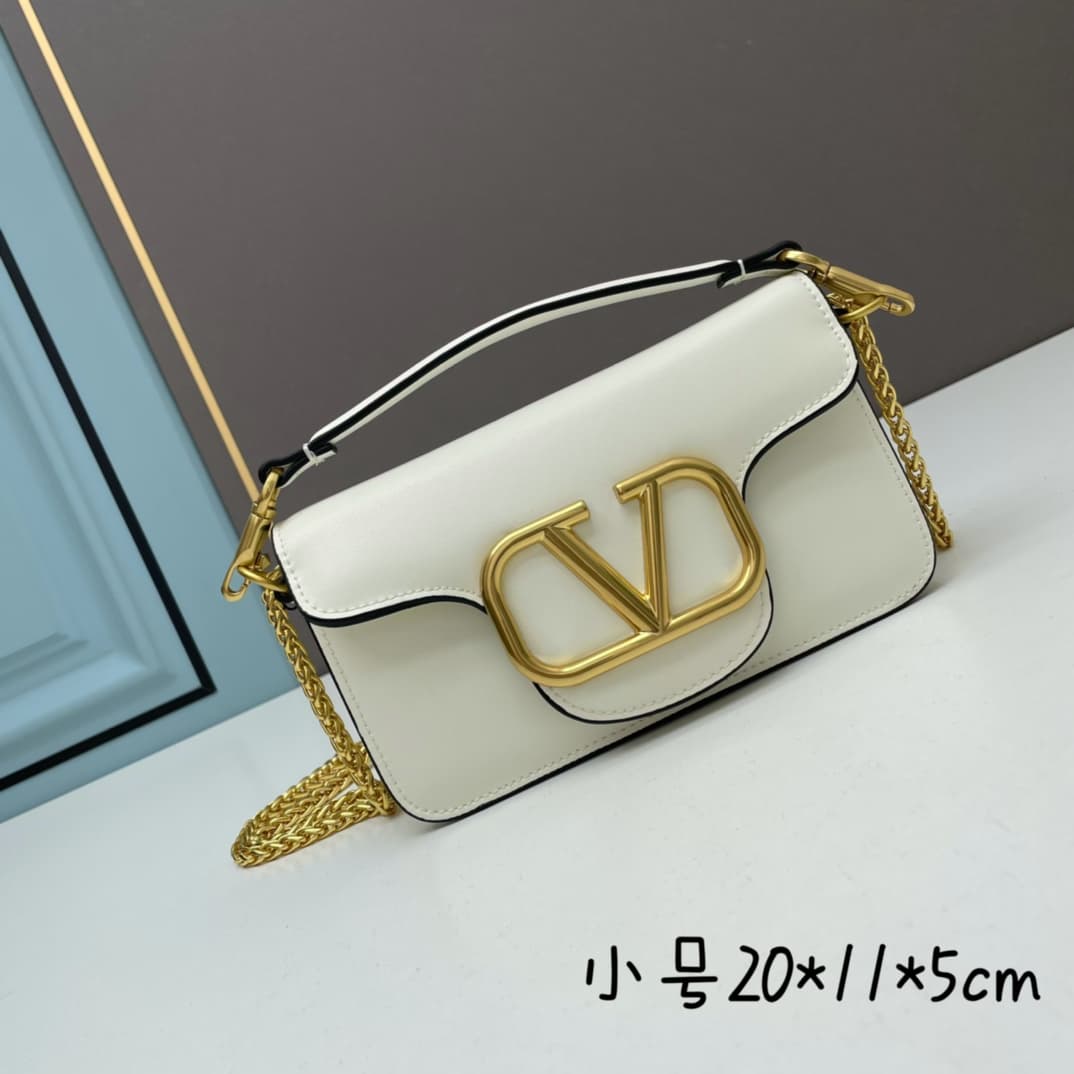 C8245 Small size [520 Selection] VALENTINO Huajia’s MINILOCO calfskin product. Composed of metal chains and fine leather, it features a unique double handle design. It can also be transformed into a handbag by removing the handle. With multiple styling op — image 1