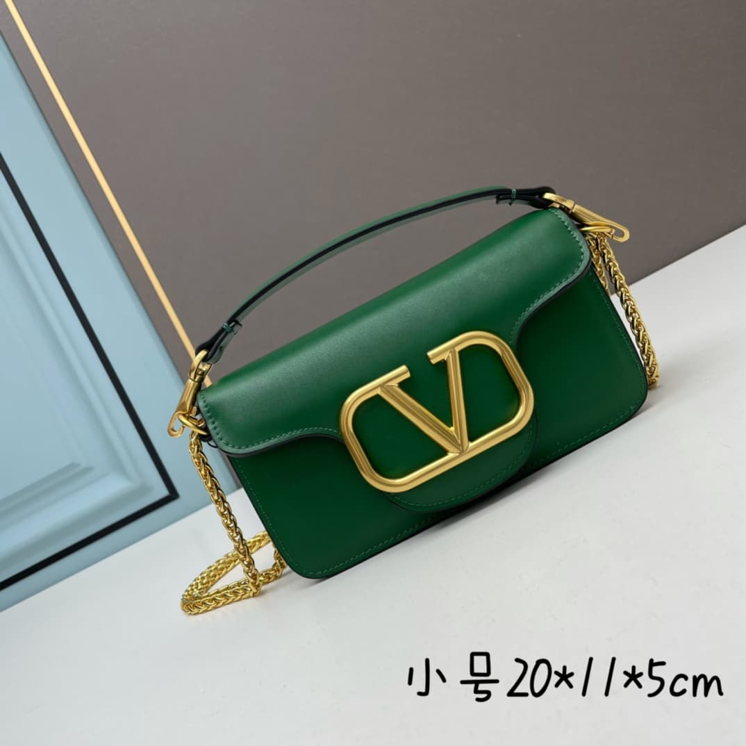 C8239 Small size [520 Selection] VALENTINO Huajia’s MINILOCO calfskin product. Composed of metal chains and fine leather, it features a unique double handle design. It can also be transformed into a handbag; there are various ways to wear it, offering bot — image 1