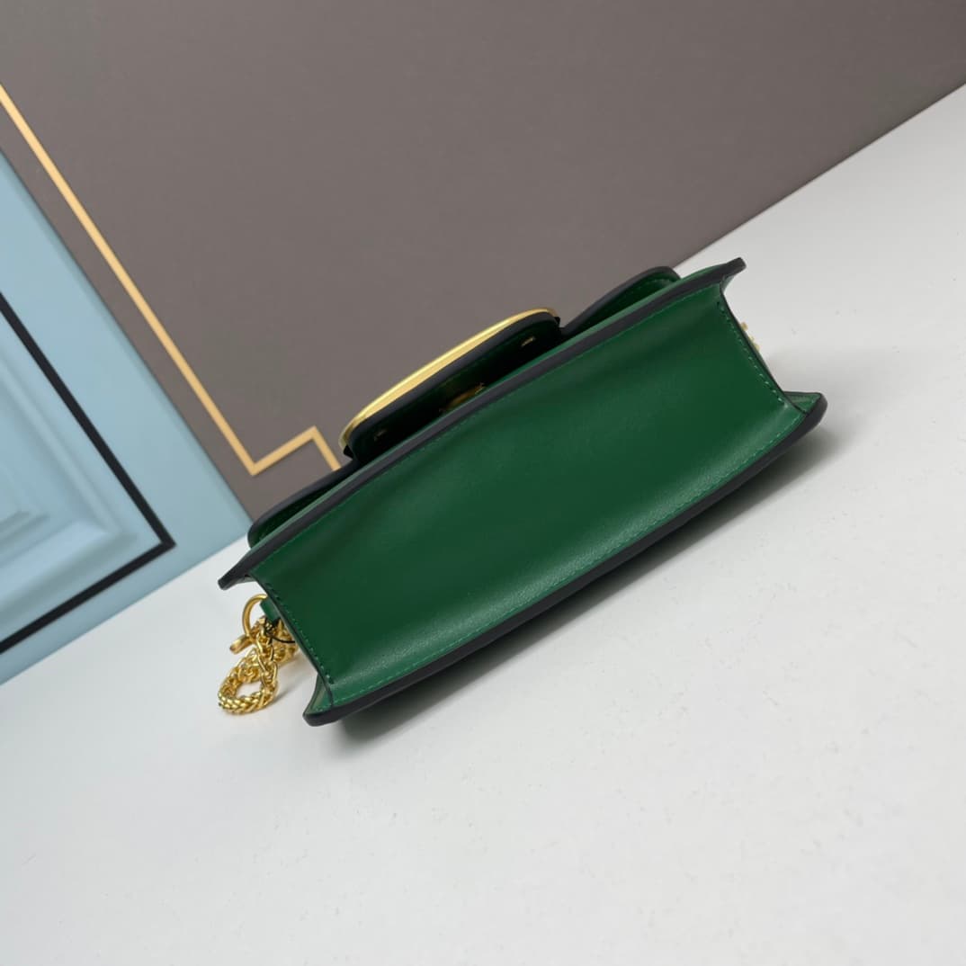 C8239 Small size [520 Selection] VALENTINO Huajia’s MINILOCO calfskin product. Composed of metal chains and fine leather, it features a unique double handle design. It can also be transformed into a handbag; there are various ways to wear it, offering bot — image 5