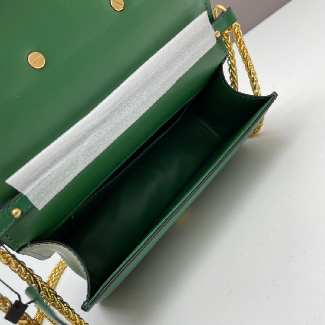 C8239 Small size [520 Selection] VALENTINO Huajia’s MINILOCO calfskin product. Composed of metal chains and fine leather, it features a unique double handle design. It can also be transformed into a handbag; there are various ways to wear it, offering bot — image 7