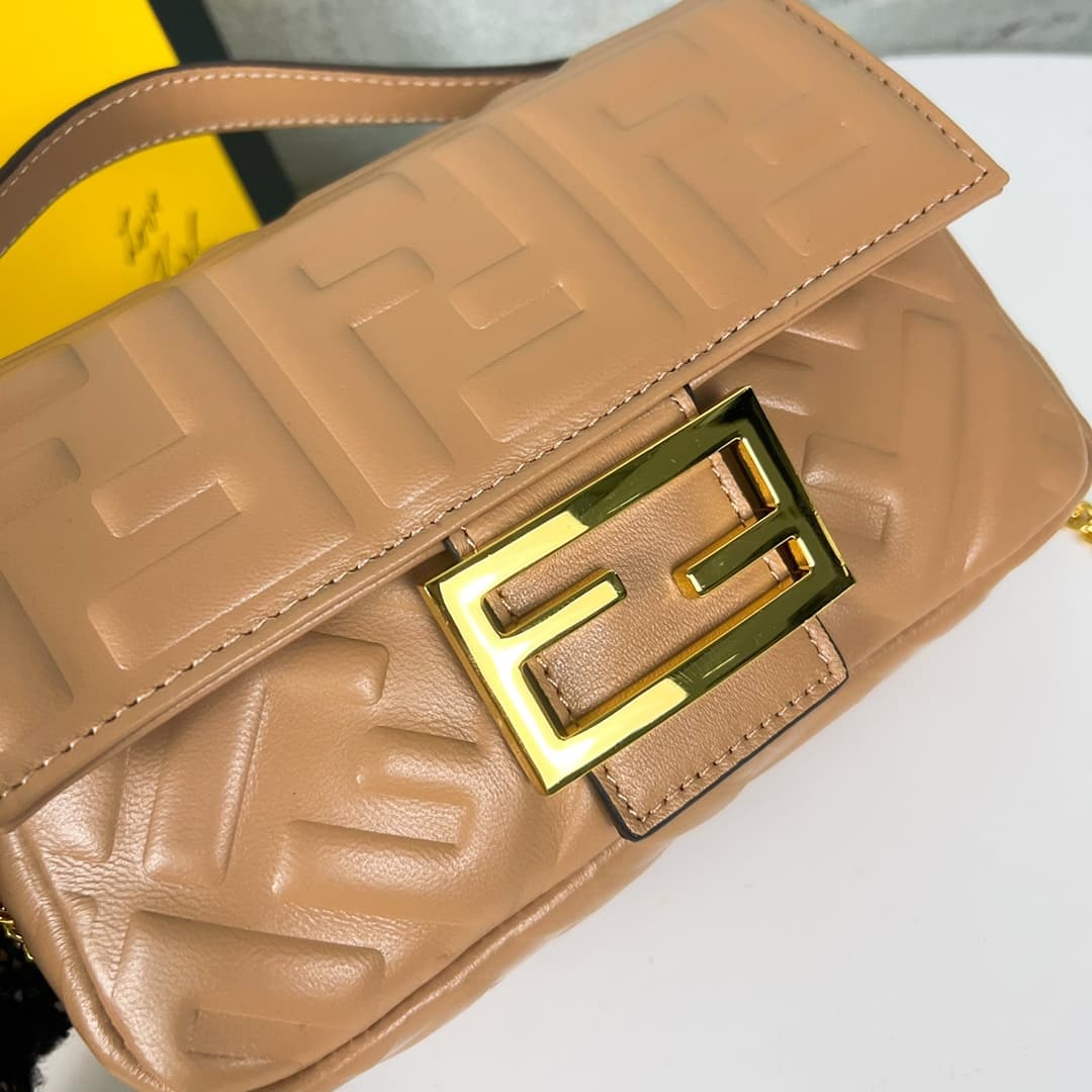C2923 💰👑FENDI — image 3