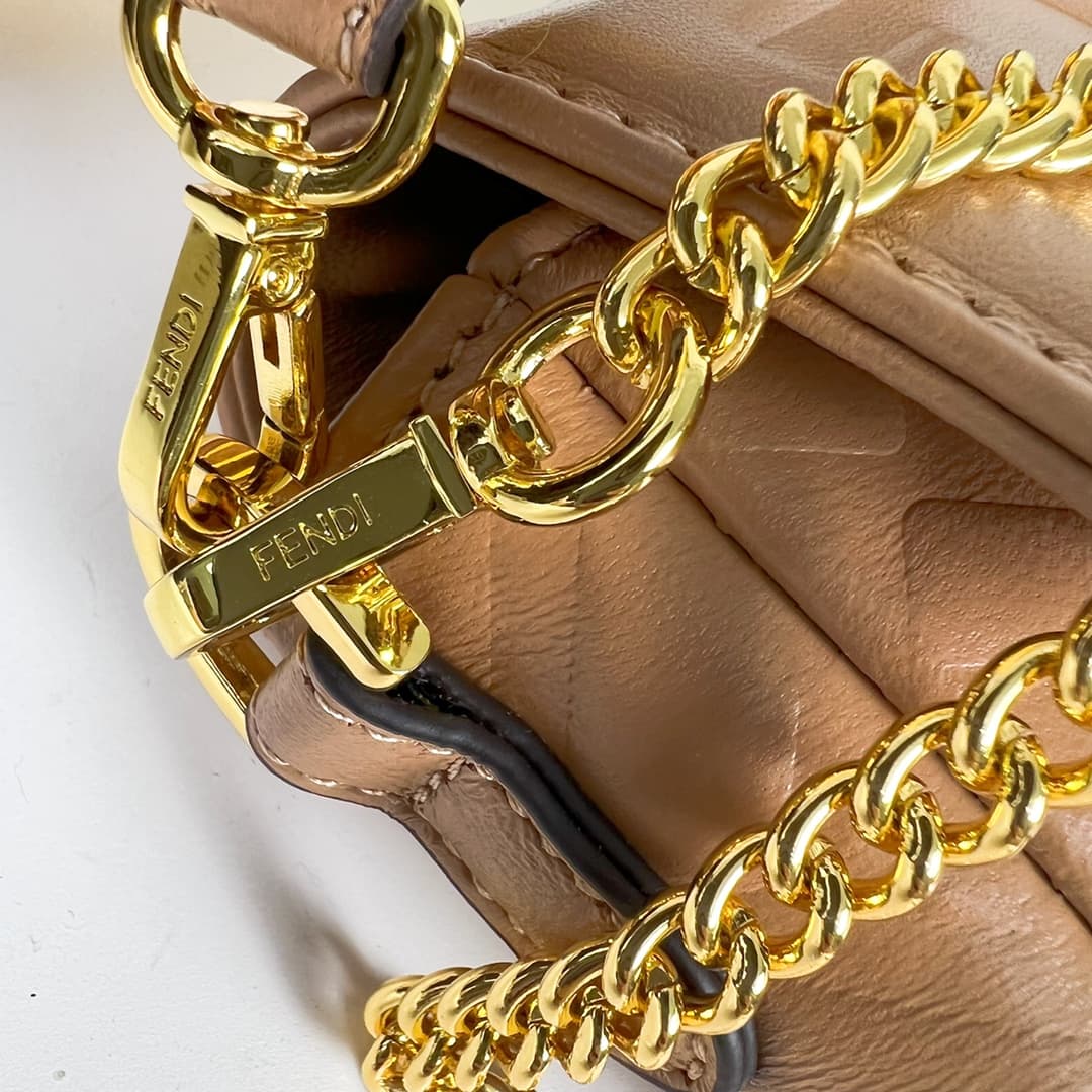 C2923 💰👑FENDI — image 5