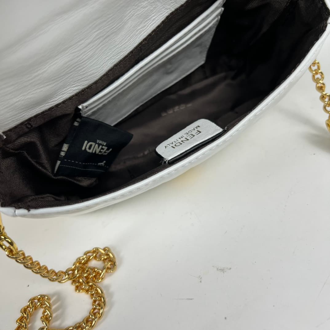 C2922 💰👑FENDI — image 8