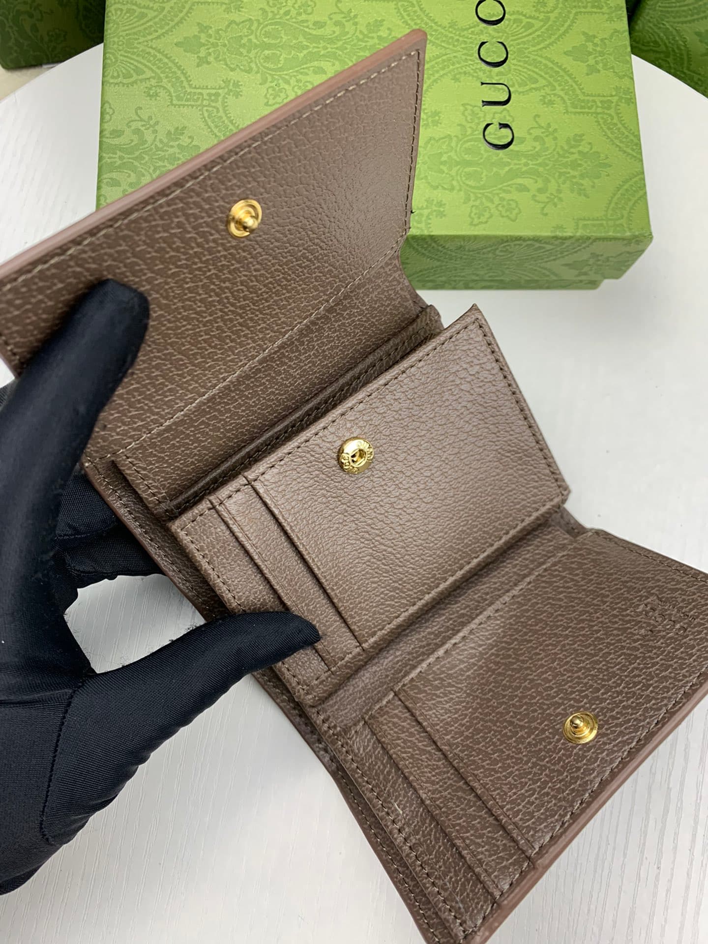 C4073 Real photos! The GG logo was first used in the 20 era of the 20th century. It originated from the original design of Gucci, which evolved over the 1930 era. Since then, it has become a symbol of Gucci’s tradition. This particular design combines the — image 3