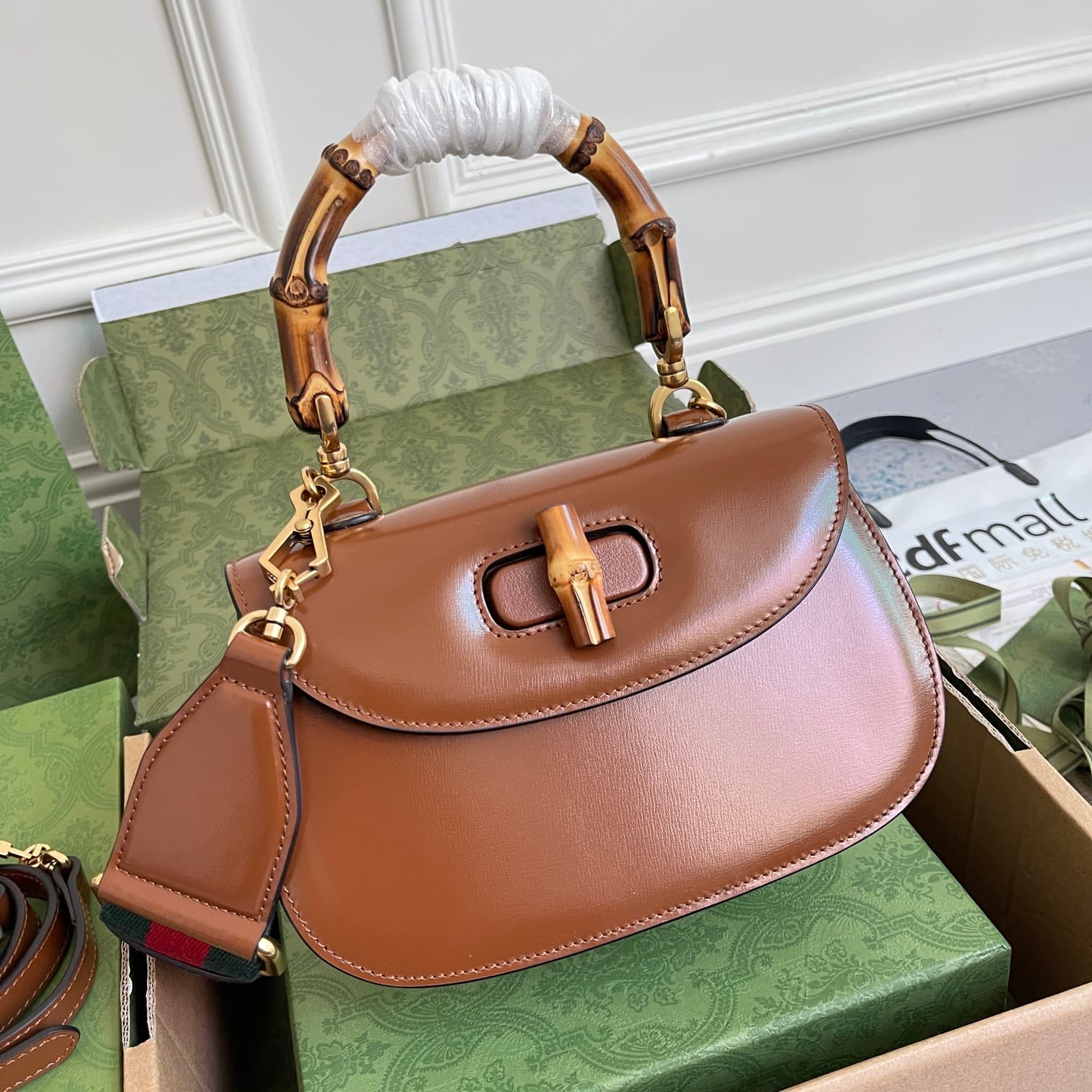 C3983 Original leather‼️ Original leather bamboo pattern small handbag. Gucci’s “Aria – Musical Melody” collection reinterprets classic elements using modern techniques. The bamboo pattern is one of Gucci’s iconic elements; it has appeared in various coll — image 2