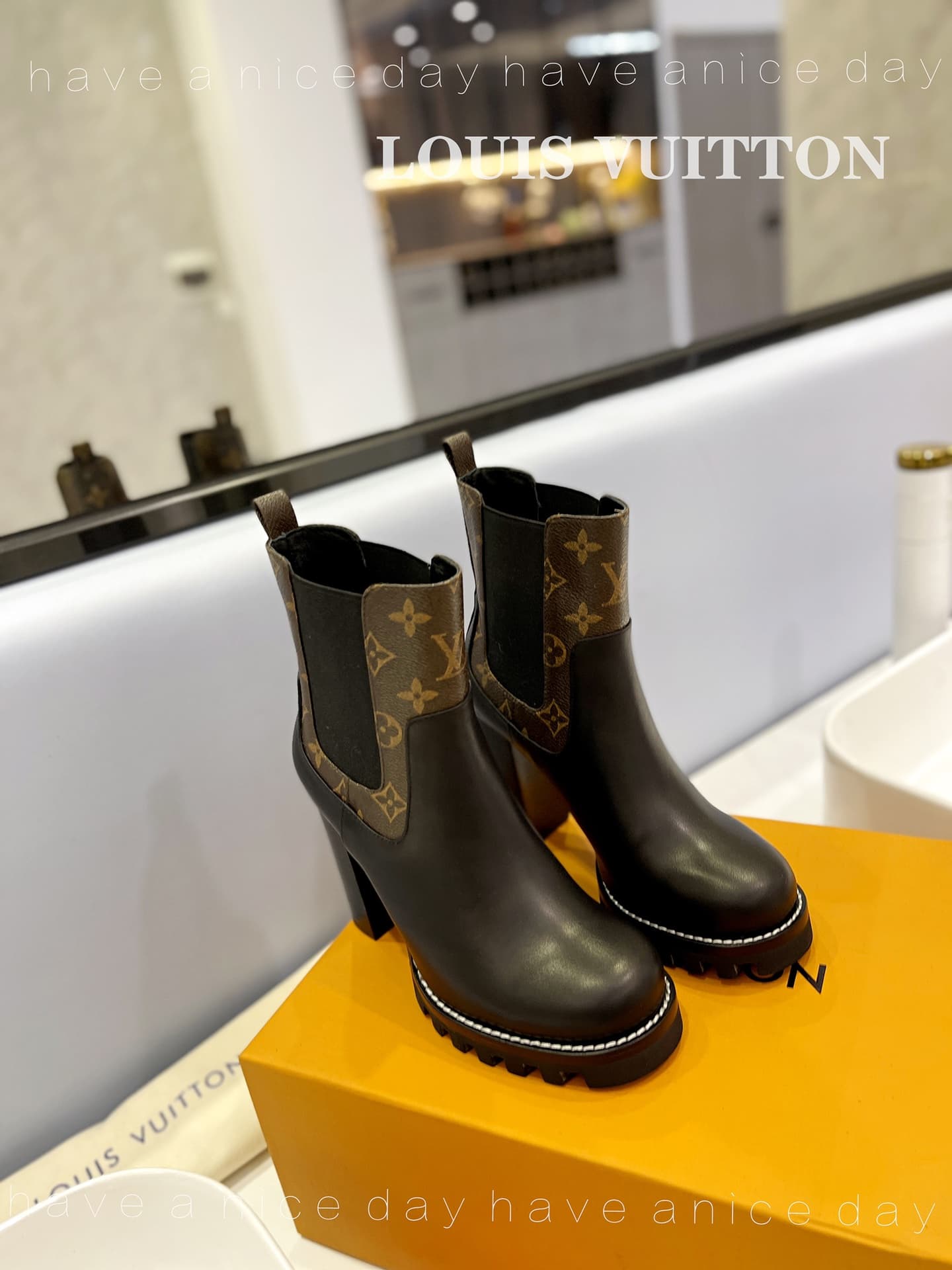 D9005 The flagship product promoted on the official website ★ ━━━━━ ЅᏇєєt ━━━━━ ▪️ Original mold hardware buckles, top-tier version LOUIS VUITT ON 2026 🍾💯💯💯🐯🐯💪💪 LV European-style stylish sandals 🐯🐯💸💸 Latest model, Louis Vuitton’s traditional hard case wit — image 2
