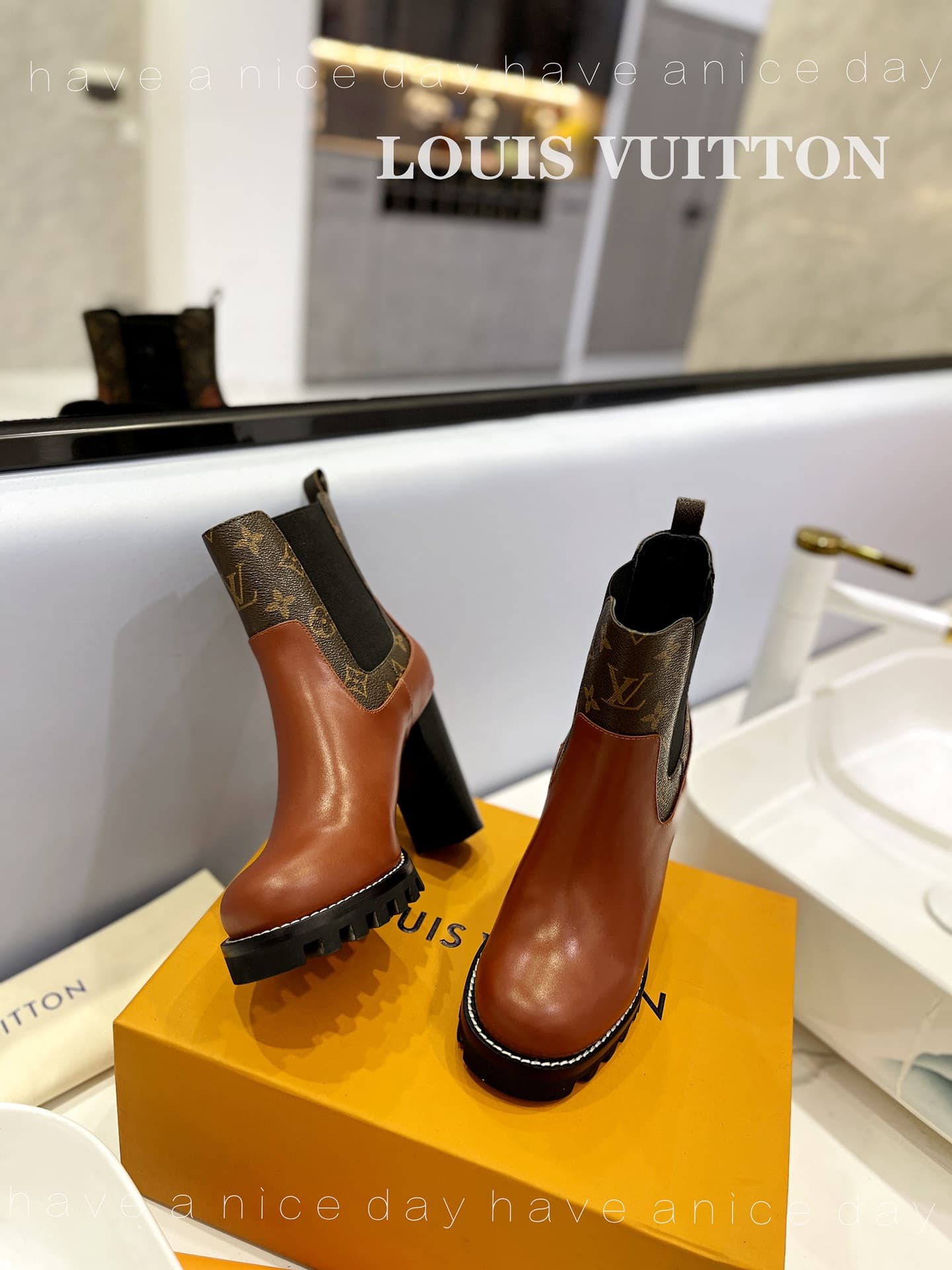 D8981 The flagship product promoted on the official website ★ ━━━━━ ЅᏇєєt ━━━━━ ▪️ Original mold hardware buckles, top-tier version LOUIS VUITT ON 2026 🍾💯💯💯🐯🐯💪💪 LV-style fashionable sandals 🐯🐯💸💸 Latest model, Louis Vuitton’s traditional hard case with exq — image 6
