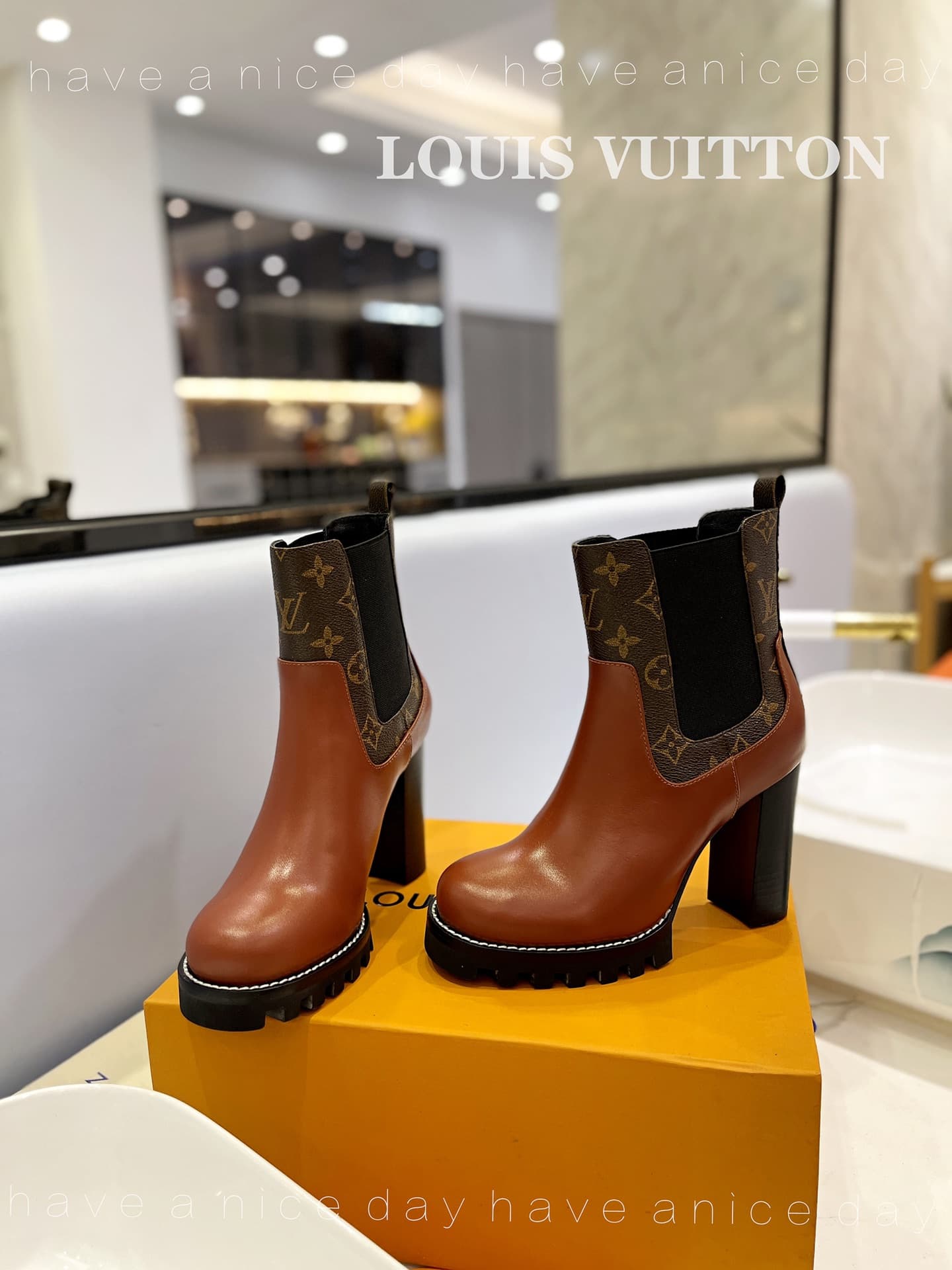 D8981 The flagship product promoted on the official website ★ ━━━━━ ЅᏇєєt ━━━━━ ▪️ Original mold hardware buckles, top-tier version LOUIS VUITT ON 2026 🍾💯💯💯🐯🐯💪💪 LV-style fashionable sandals 🐯🐯💸💸 Latest model, Louis Vuitton’s traditional hard case with exq — image 5