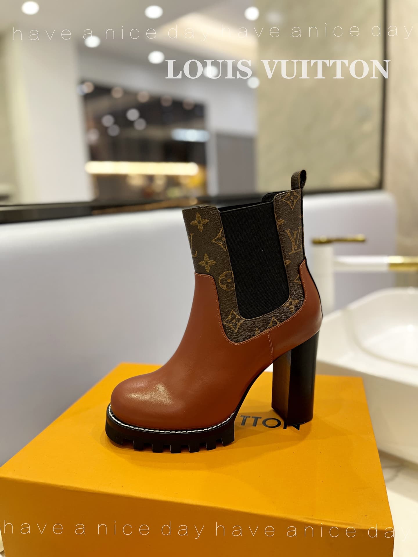 D8981 The flagship product promoted on the official website ★ ━━━━━ ЅᏇєєt ━━━━━ ▪️ Original mold hardware buckles, top-tier version LOUIS VUITT ON 2026 🍾💯💯💯🐯🐯💪💪 LV-style fashionable sandals 🐯🐯💸💸 Latest model, Louis Vuitton’s traditional hard case with exq — image 1