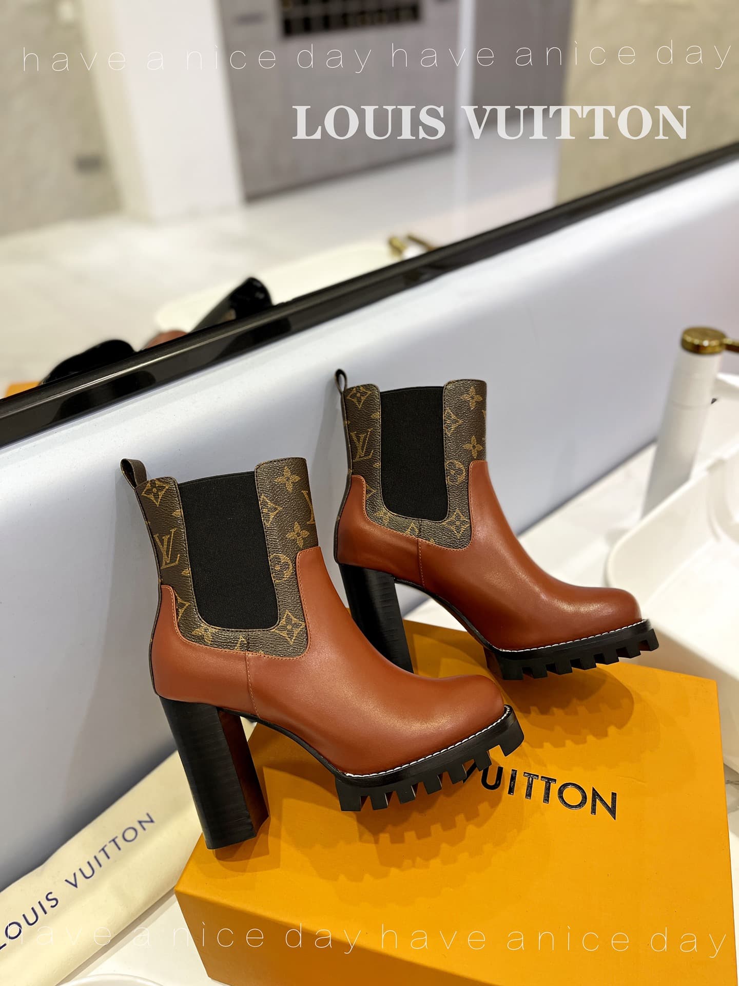 D8981 The flagship product promoted on the official website ★ ━━━━━ ЅᏇєєt ━━━━━ ▪️ Original mold hardware buckles, top-tier version LOUIS VUITT ON 2026 🍾💯💯💯🐯🐯💪💪 LV-style fashionable sandals 🐯🐯💸💸 Latest model, Louis Vuitton’s traditional hard case with exq — image 8
