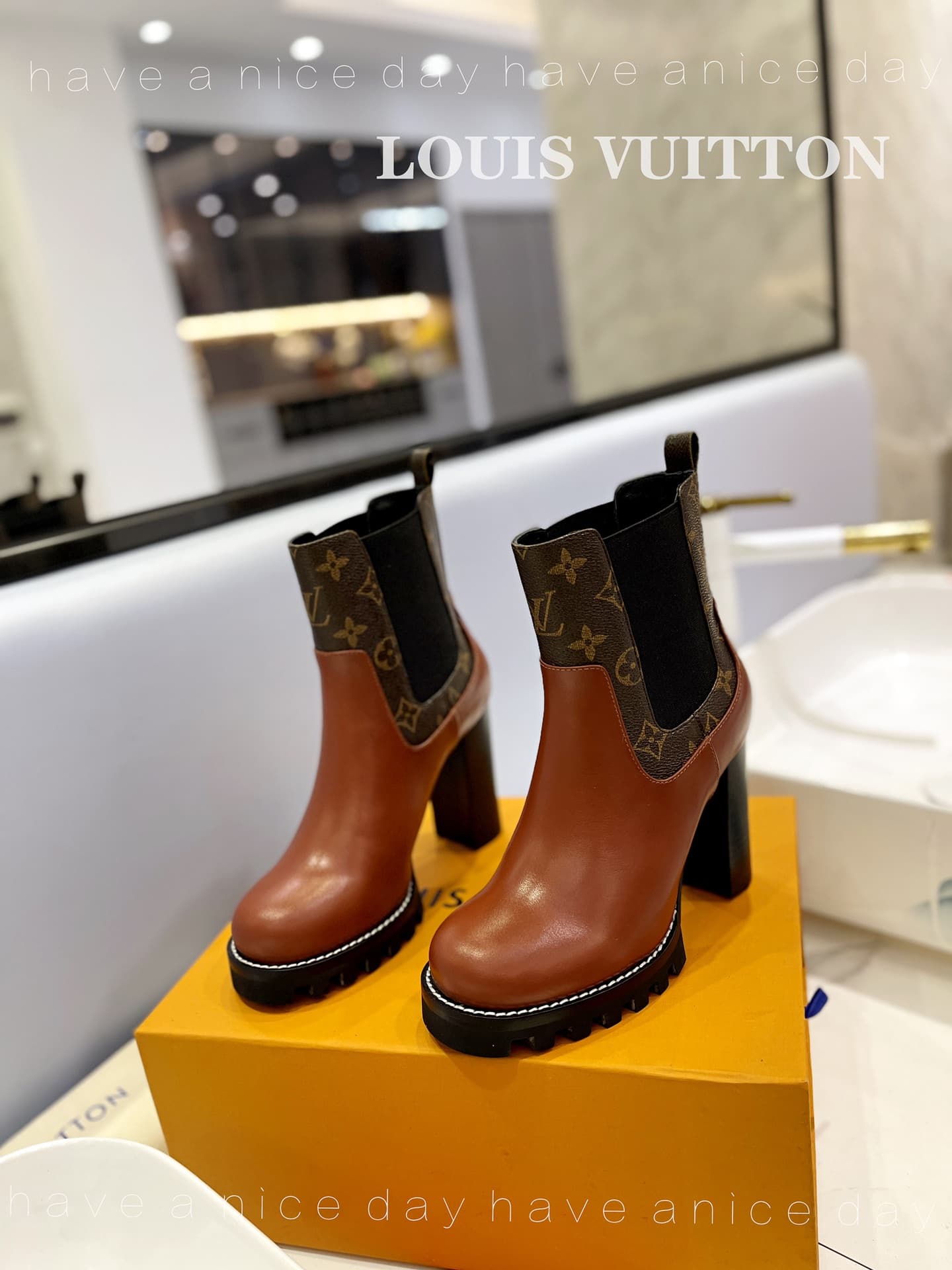 D8981 The flagship product promoted on the official website ★ ━━━━━ ЅᏇєєt ━━━━━ ▪️ Original mold hardware buckles, top-tier version LOUIS VUITT ON 2026 🍾💯💯💯🐯🐯💪💪 LV-style fashionable sandals 🐯🐯💸💸 Latest model, Louis Vuitton’s traditional hard case with exq — image 3