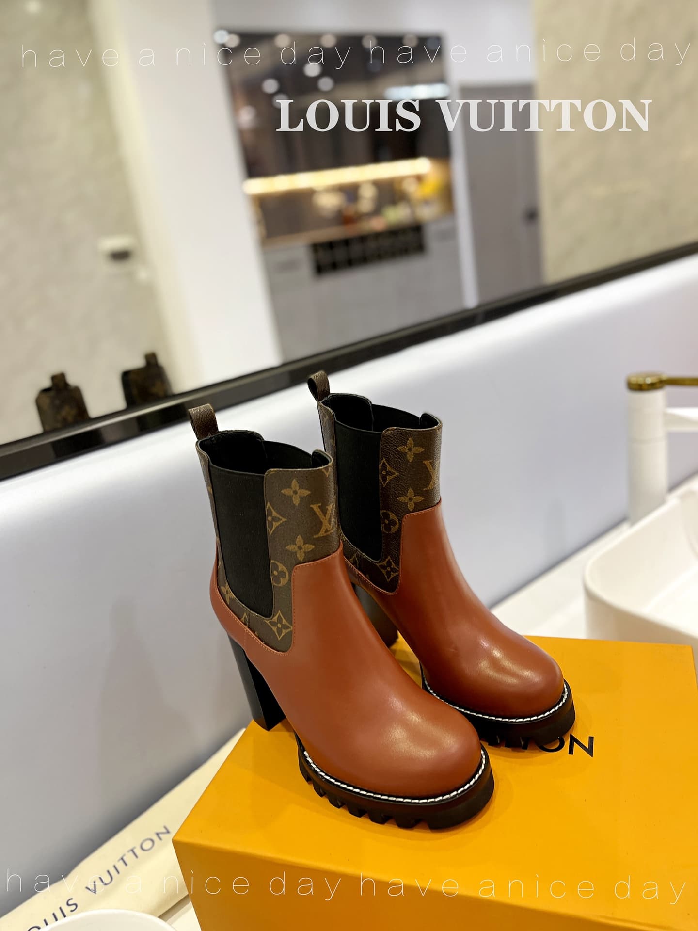 D8981 The flagship product promoted on the official website ★ ━━━━━ ЅᏇєєt ━━━━━ ▪️ Original mold hardware buckles, top-tier version LOUIS VUITT ON 2026 🍾💯💯💯🐯🐯💪💪 LV-style fashionable sandals 🐯🐯💸💸 Latest model, Louis Vuitton’s traditional hard case with exq — image 4