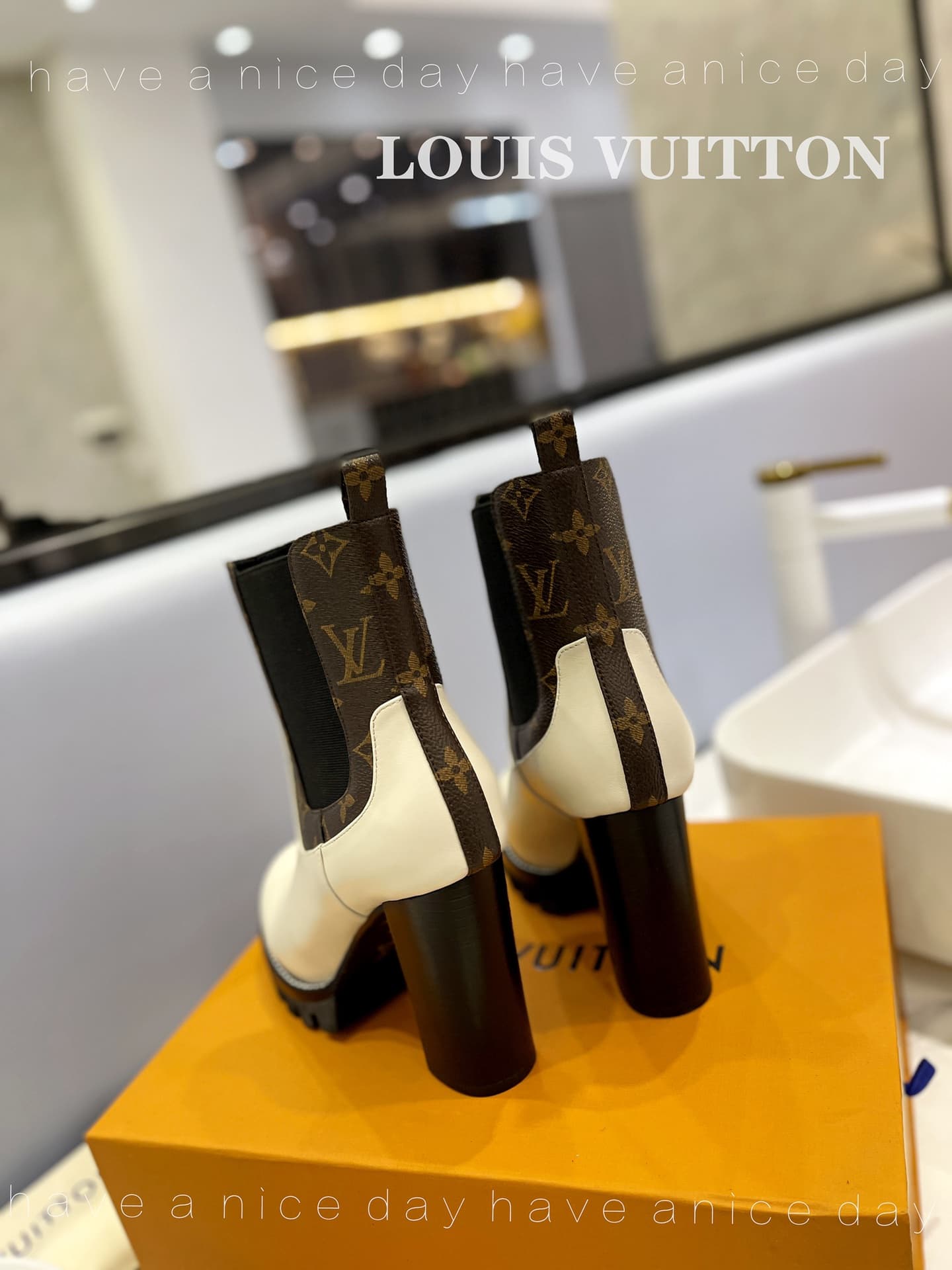 D8980 The flagship product promoted on the official website ★ ━━━━━ ЅᏇєєt ━━━━━ ▪️ Original mold hardware buckles, top-tier version LOUIS VUITT ON 2026 🍾💯💯💯🐯🐯💪💪 LV-style fashionable sandals 🐯🐯💸💸 Latest model, Louis Vuitton’s traditional hard shell exquisi — image 8