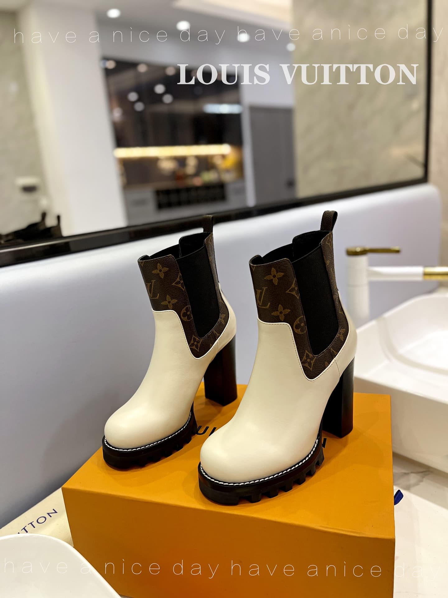 D8980 The flagship product promoted on the official website ★ ━━━━━ ЅᏇєєt ━━━━━ ▪️ Original mold hardware buckles, top-tier version LOUIS VUITT ON 2026 🍾💯💯💯🐯🐯💪💪 LV-style fashionable sandals 🐯🐯💸💸 Latest model, Louis Vuitton’s traditional hard shell exquisi — image 3