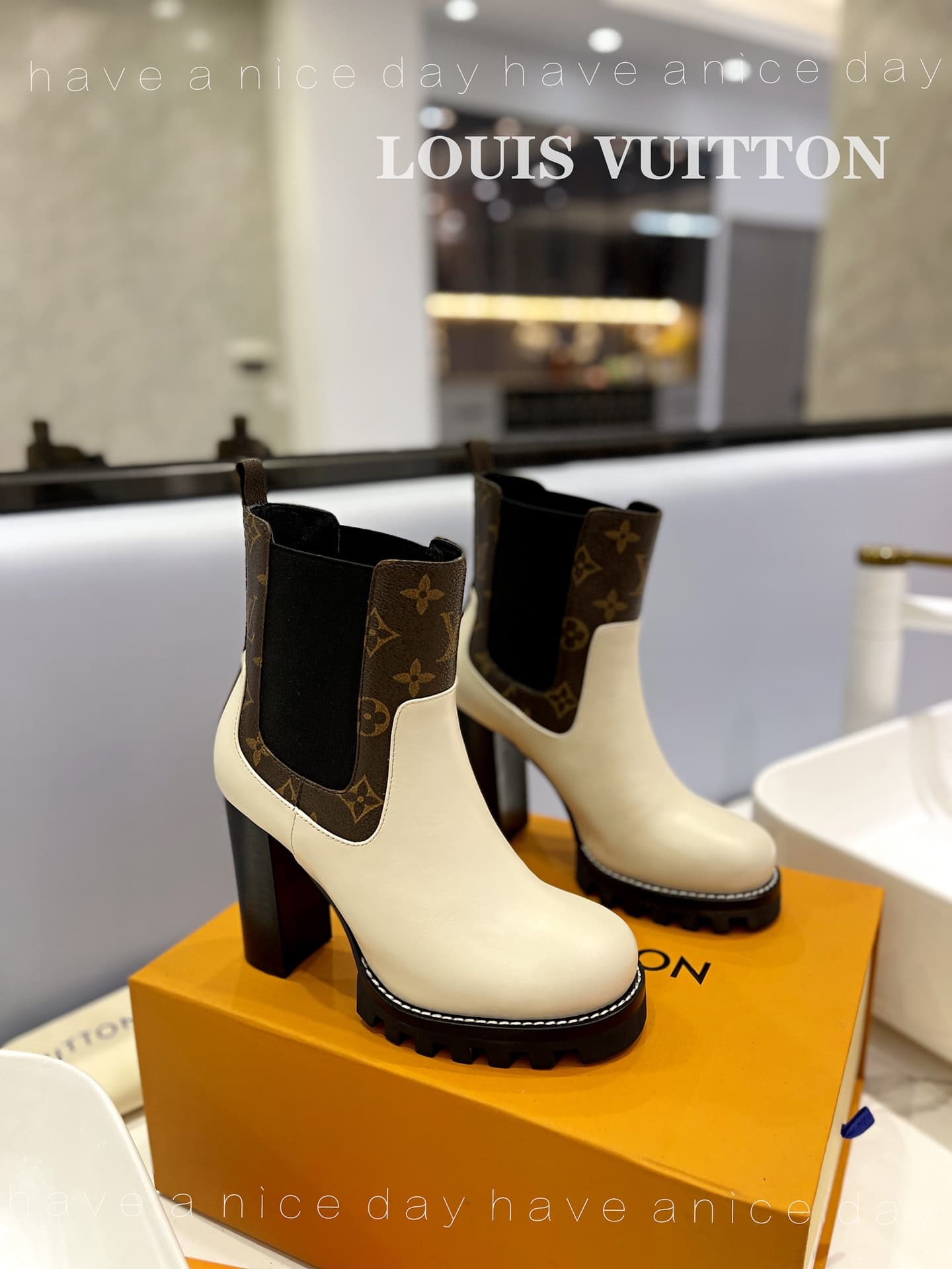 D8980 The flagship product promoted on the official website ★ ━━━━━ ЅᏇєєt ━━━━━ ▪️ Original mold hardware buckles, top-tier version LOUIS VUITT ON 2026 🍾💯💯💯🐯🐯💪💪 LV-style fashionable sandals 🐯🐯💸💸 Latest model, Louis Vuitton’s traditional hard shell exquisi — image 4