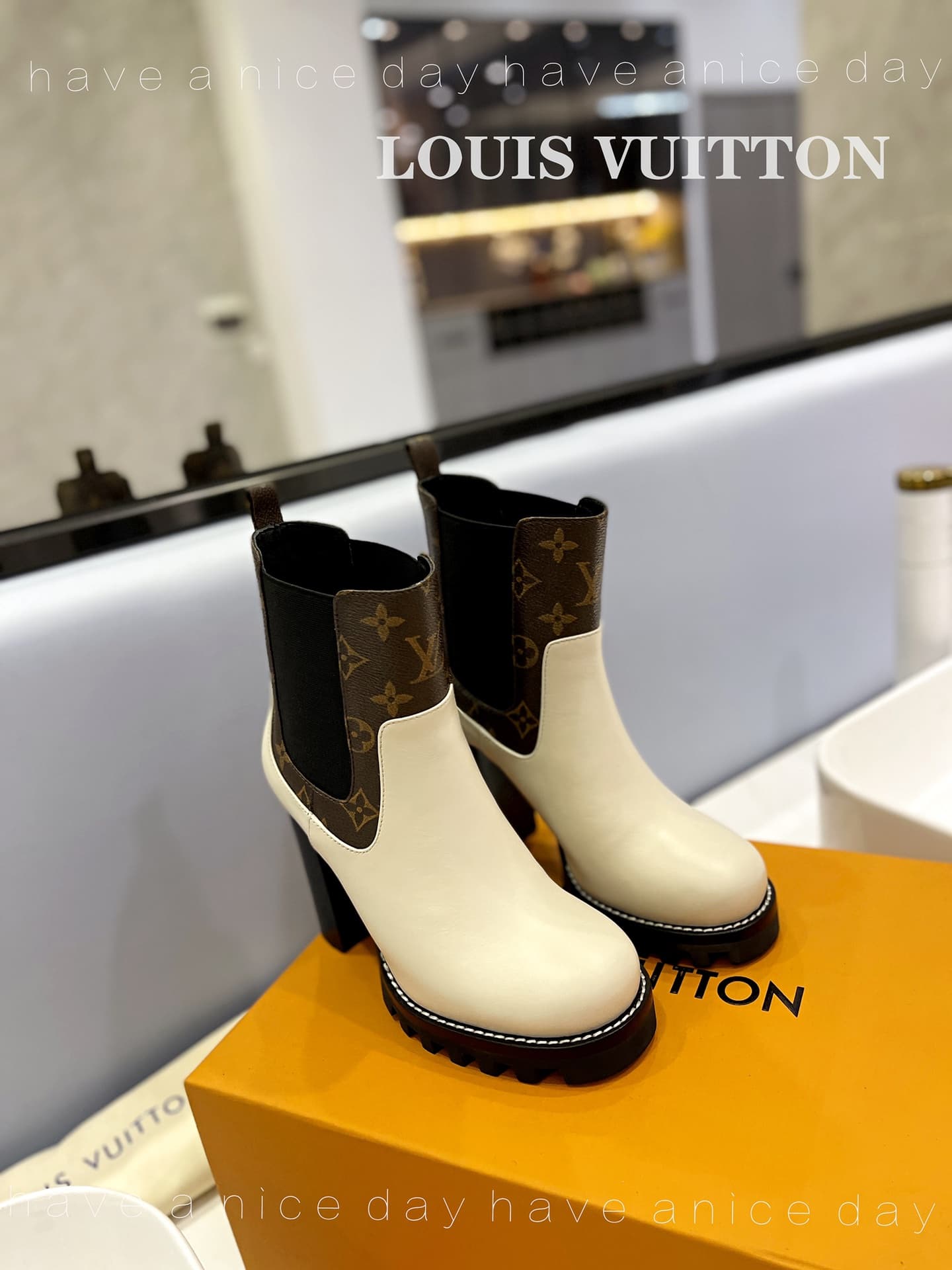 D8980 The flagship product promoted on the official website ★ ━━━━━ ЅᏇєєt ━━━━━ ▪️ Original mold hardware buckles, top-tier version LOUIS VUITT ON 2026 🍾💯💯💯🐯🐯💪💪 LV-style fashionable sandals 🐯🐯💸💸 Latest model, Louis Vuitton’s traditional hard shell exquisi — image 2