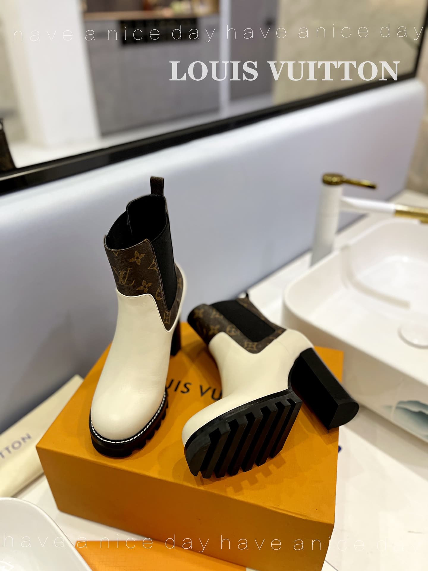 D8980 The flagship product promoted on the official website ★ ━━━━━ ЅᏇєєt ━━━━━ ▪️ Original mold hardware buckles, top-tier version LOUIS VUITT ON 2026 🍾💯💯💯🐯🐯💪💪 LV-style fashionable sandals 🐯🐯💸💸 Latest model, Louis Vuitton’s traditional hard shell exquisi — image 6