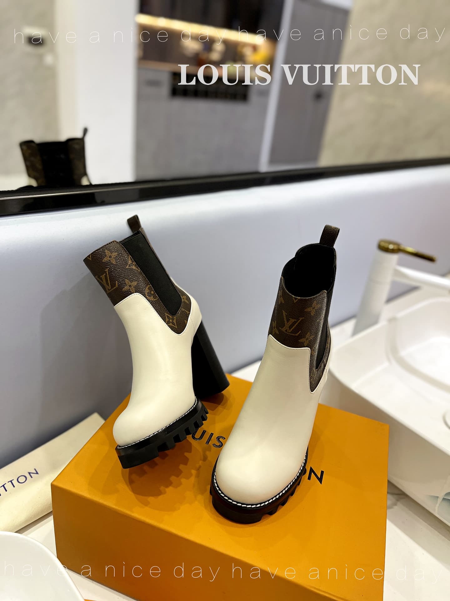 D8980 The flagship product promoted on the official website ★ ━━━━━ ЅᏇєєt ━━━━━ ▪️ Original mold hardware buckles, top-tier version LOUIS VUITT ON 2026 🍾💯💯💯🐯🐯💪💪 LV-style fashionable sandals 🐯🐯💸💸 Latest model, Louis Vuitton’s traditional hard shell exquisi — image 5