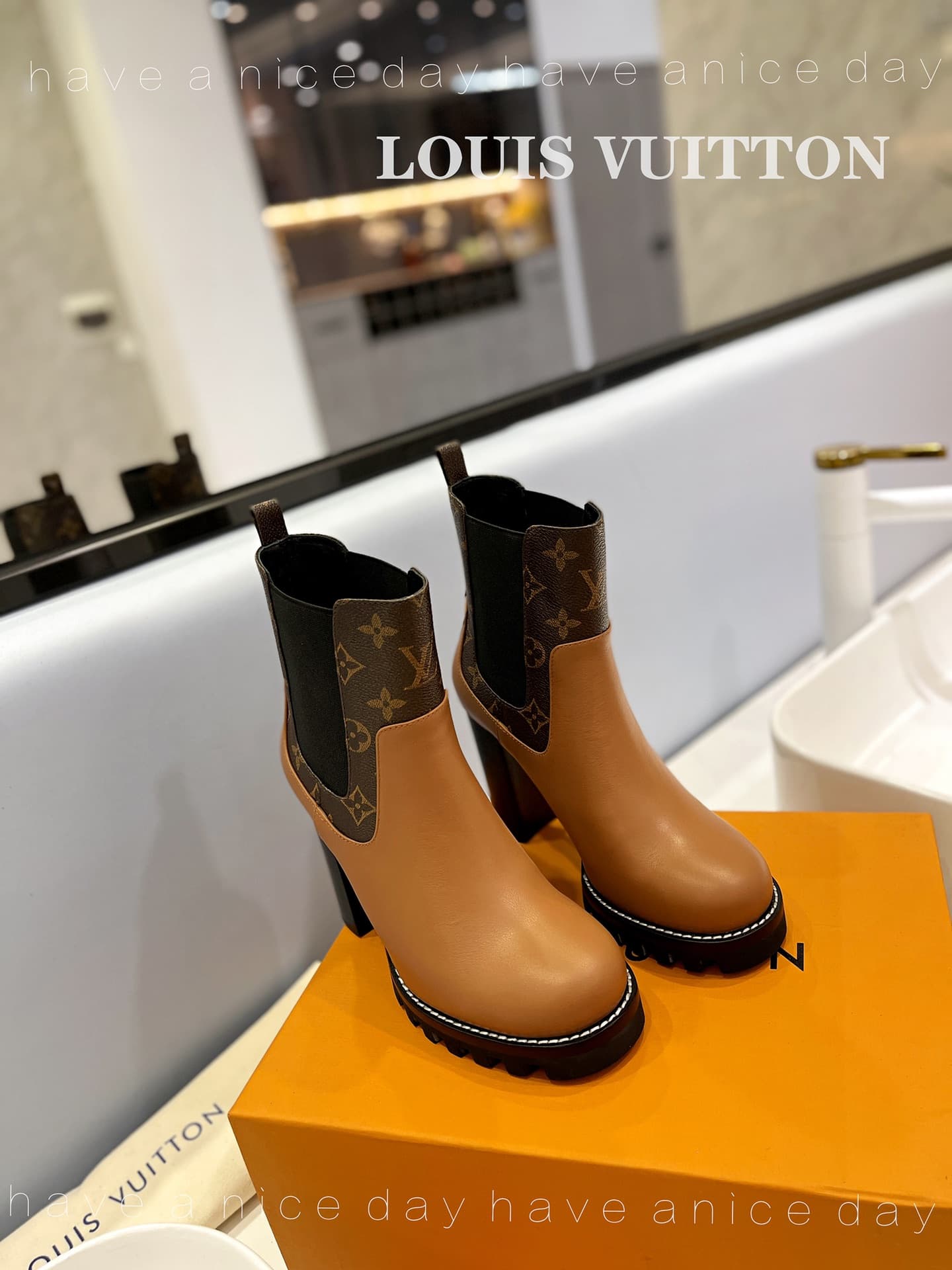 D8979 The flagship product promoted on the official website ★ ━━━━━ ЅᏇєєt ━━━━━ ▪️ Original mold hardware buckles, top-tier version LOUIS VUITT ON 2026 🍾💯💯💯🐯🐯💪💪 LV European-style stylish sandals 🐯🐯💸💸 Latest model, Louis Vuitton’s traditional hardbox exqui — image 3