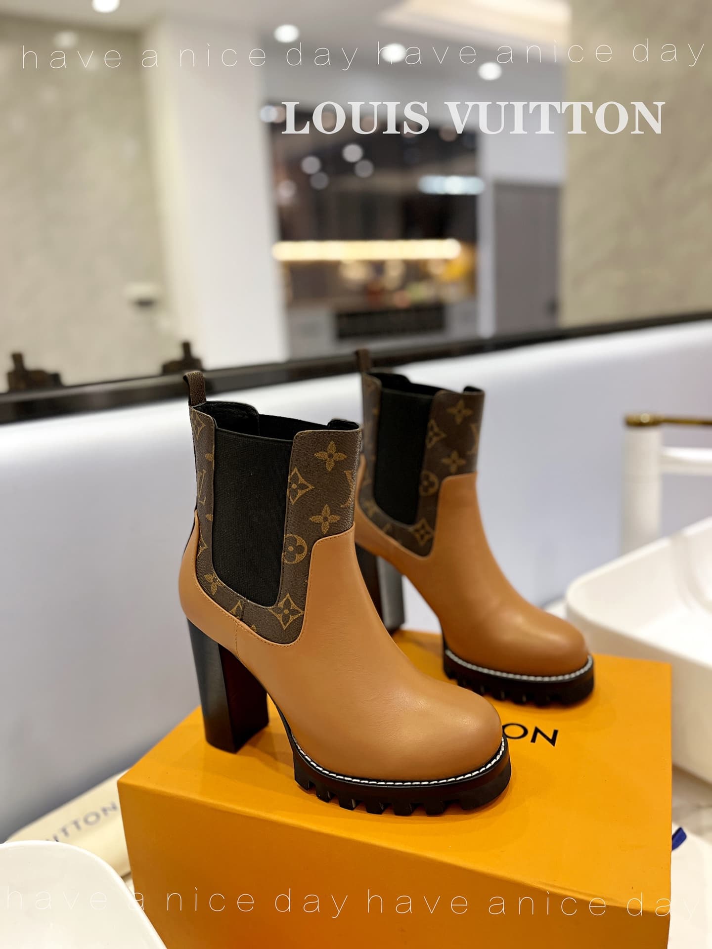 D8979 The flagship product promoted on the official website ★ ━━━━━ ЅᏇєєt ━━━━━ ▪️ Original mold hardware buckles, top-tier version LOUIS VUITT ON 2026 🍾💯💯💯🐯🐯💪💪 LV European-style stylish sandals 🐯🐯💸💸 Latest model, Louis Vuitton’s traditional hardbox exqui — image 2
