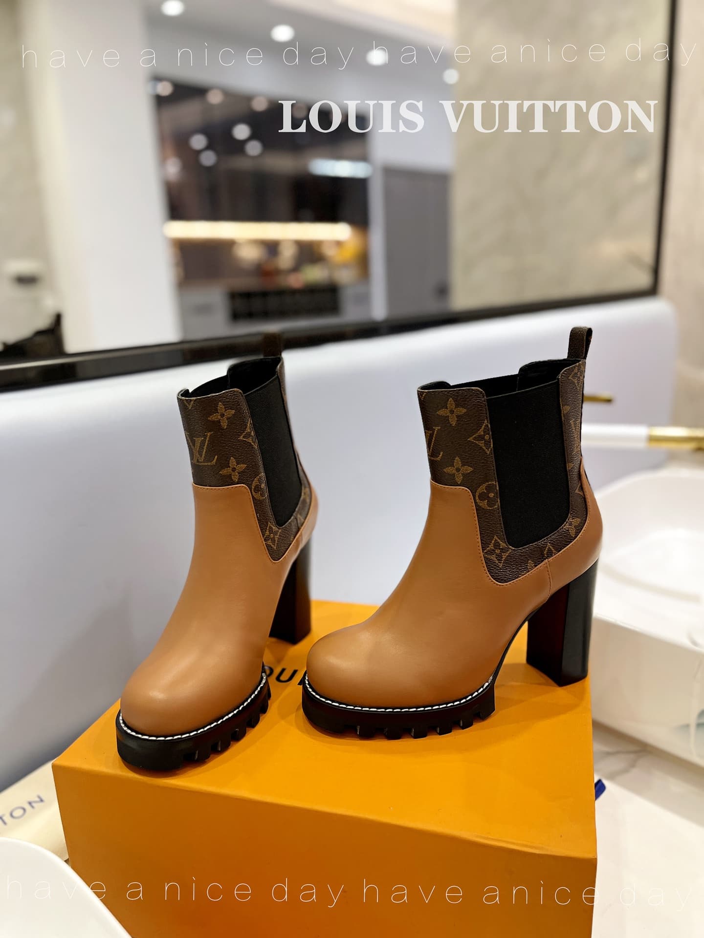 D8979 The flagship product promoted on the official website ★ ━━━━━ ЅᏇєєt ━━━━━ ▪️ Original mold hardware buckles, top-tier version LOUIS VUITT ON 2026 🍾💯💯💯🐯🐯💪💪 LV European-style stylish sandals 🐯🐯💸💸 Latest model, Louis Vuitton’s traditional hardbox exqui — image 8