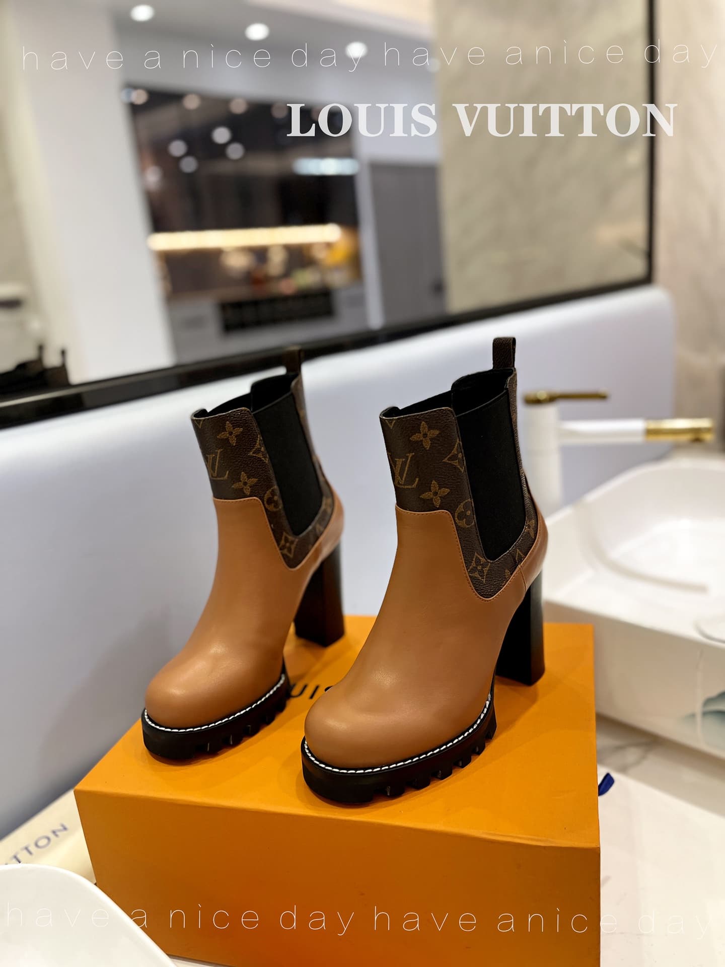 D8979 The flagship product promoted on the official website ★ ━━━━━ ЅᏇєєt ━━━━━ ▪️ Original mold hardware buckles, top-tier version LOUIS VUITT ON 2026 🍾💯💯💯🐯🐯💪💪 LV European-style stylish sandals 🐯🐯💸💸 Latest model, Louis Vuitton’s traditional hardbox exqui — image 4