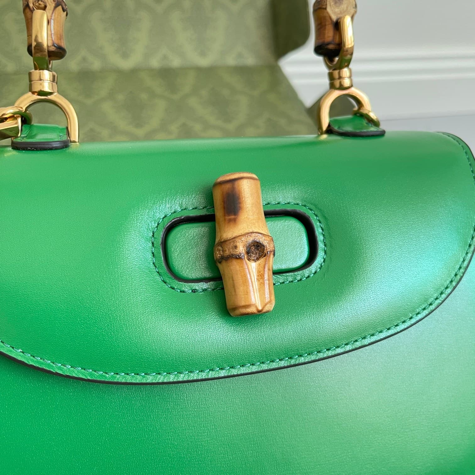C3986 Original leather ‼️ Original leather zigzag small handbag. Gucci’s “Aria – A Musical Melody” collection reinterprets classic elements using modern techniques. The zigzag pattern is one of Gucci’s iconic elements; it has appeared in various collectio — image 3
