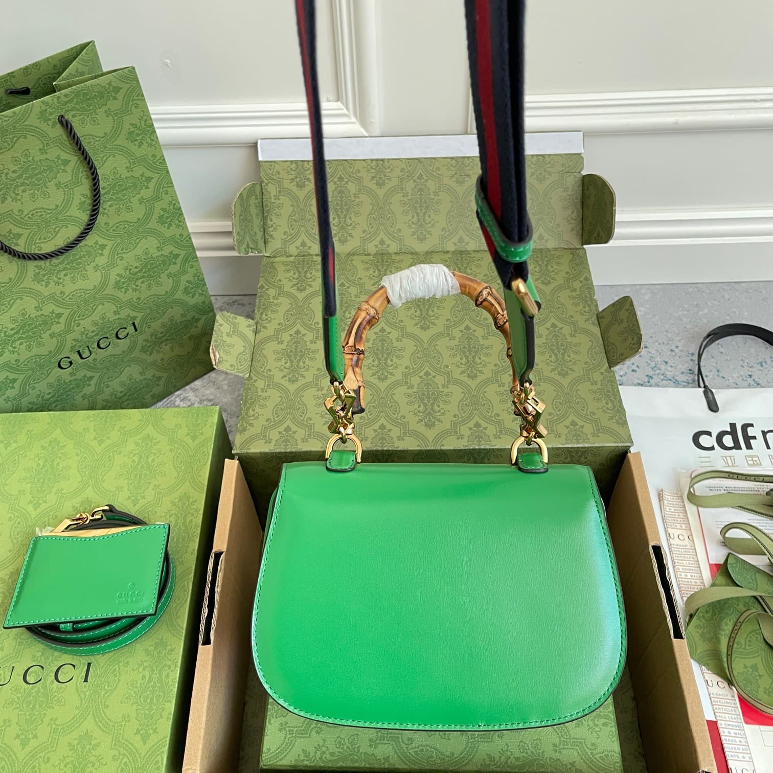 C3986 Original leather ‼️ Original leather zigzag small handbag. Gucci’s “Aria – A Musical Melody” collection reinterprets classic elements using modern techniques. The zigzag pattern is one of Gucci’s iconic elements; it has appeared in various collectio — image 5