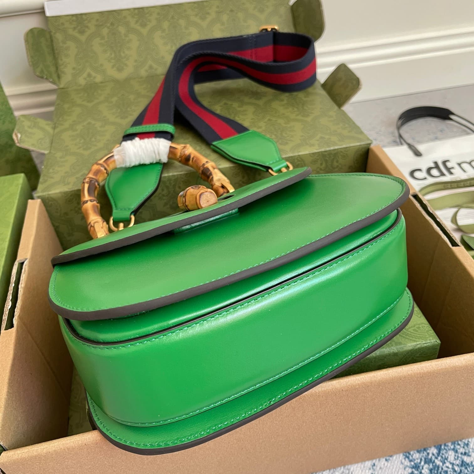 C3986 Original leather ‼️ Original leather zigzag small handbag. Gucci’s “Aria – A Musical Melody” collection reinterprets classic elements using modern techniques. The zigzag pattern is one of Gucci’s iconic elements; it has appeared in various collectio — image 6