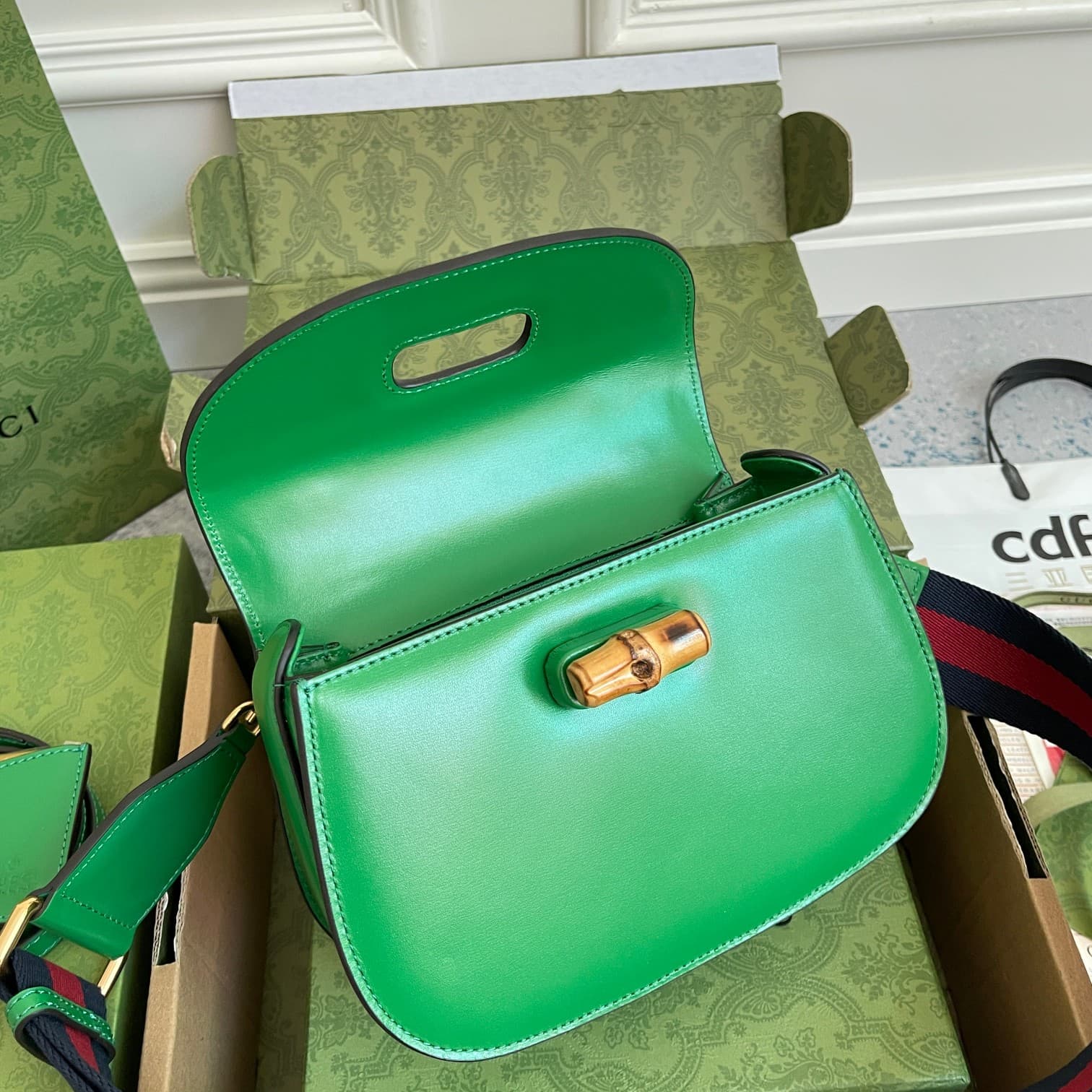 C3986 Original leather ‼️ Original leather zigzag small handbag. Gucci’s “Aria – A Musical Melody” collection reinterprets classic elements using modern techniques. The zigzag pattern is one of Gucci’s iconic elements; it has appeared in various collectio — image 8
