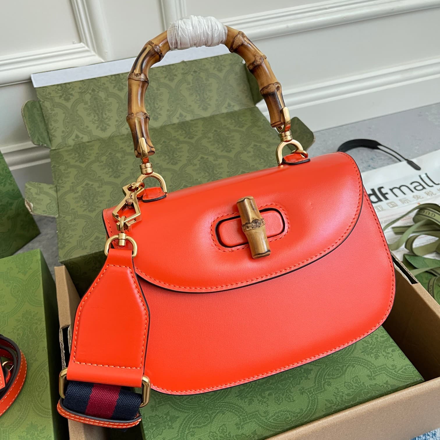 C3984 Original leather ‼️ Original leather bamboo joint small handbag. Gucci’s “Aria – A Musical Melody” collection reinterprets classic elements using modern techniques. The bamboo joint is one of Gucci’s iconic elements; it has appeared in various colle — image 2