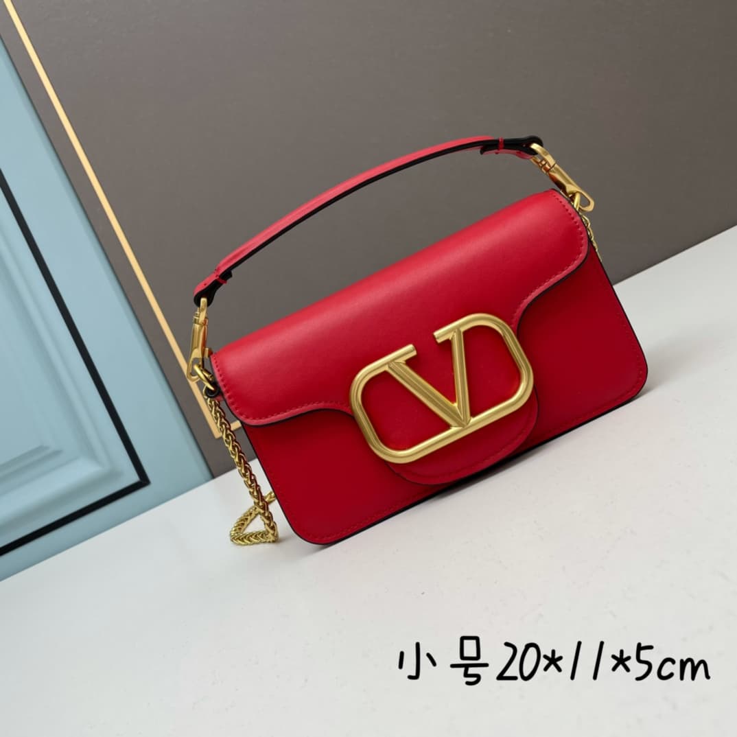 C8247 Small size [520 Selection] VALENTINO Huajia’s MINILOCO calfskin product. Composed of metal chains and fine leather, it features a unique double handle design. It can also be converted into a handbag by removing the handle. With multiple styling opti — image 1