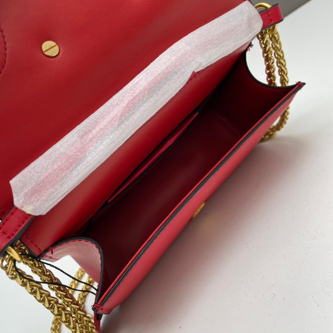 C8247 Small size [520 Selection] VALENTINO Huajia’s MINILOCO calfskin product. Composed of metal chains and fine leather, it features a unique double handle design. It can also be converted into a handbag by removing the handle. With multiple styling opti — image 7