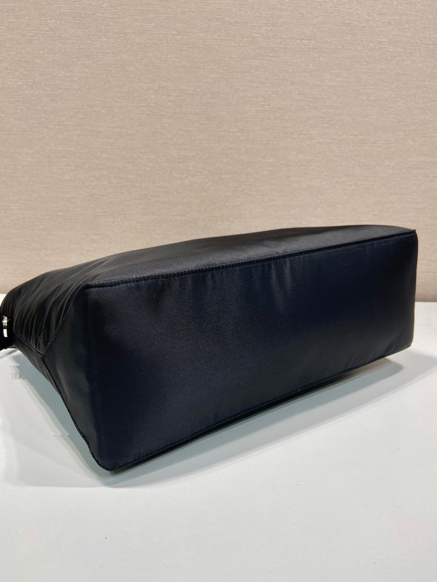 C6970 🎉Upgraded version/neutral briefcase🎉1BG876A🎉It’s a original product made from imported nylon fabric. It comes with a detachable nylon long shoulder strap, allowing it to be carried in hand as well. This nylon briefcase is very lightweight, and the d — image 6