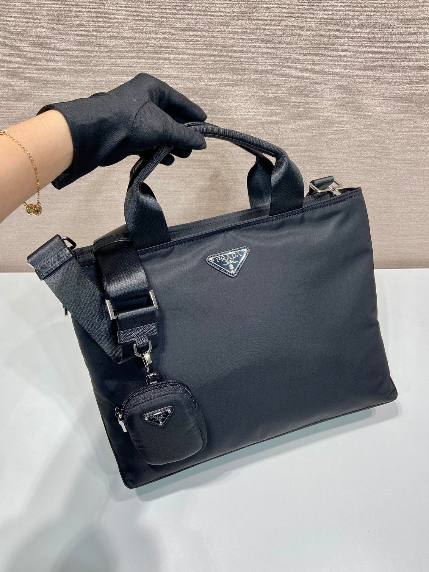 C6970 🎉Upgraded version/neutral briefcase🎉1BG876A🎉It’s a original product made from imported nylon fabric. It comes with a detachable nylon long shoulder strap, allowing it to be carried in hand as well. This nylon briefcase is very lightweight, and the d — image 2