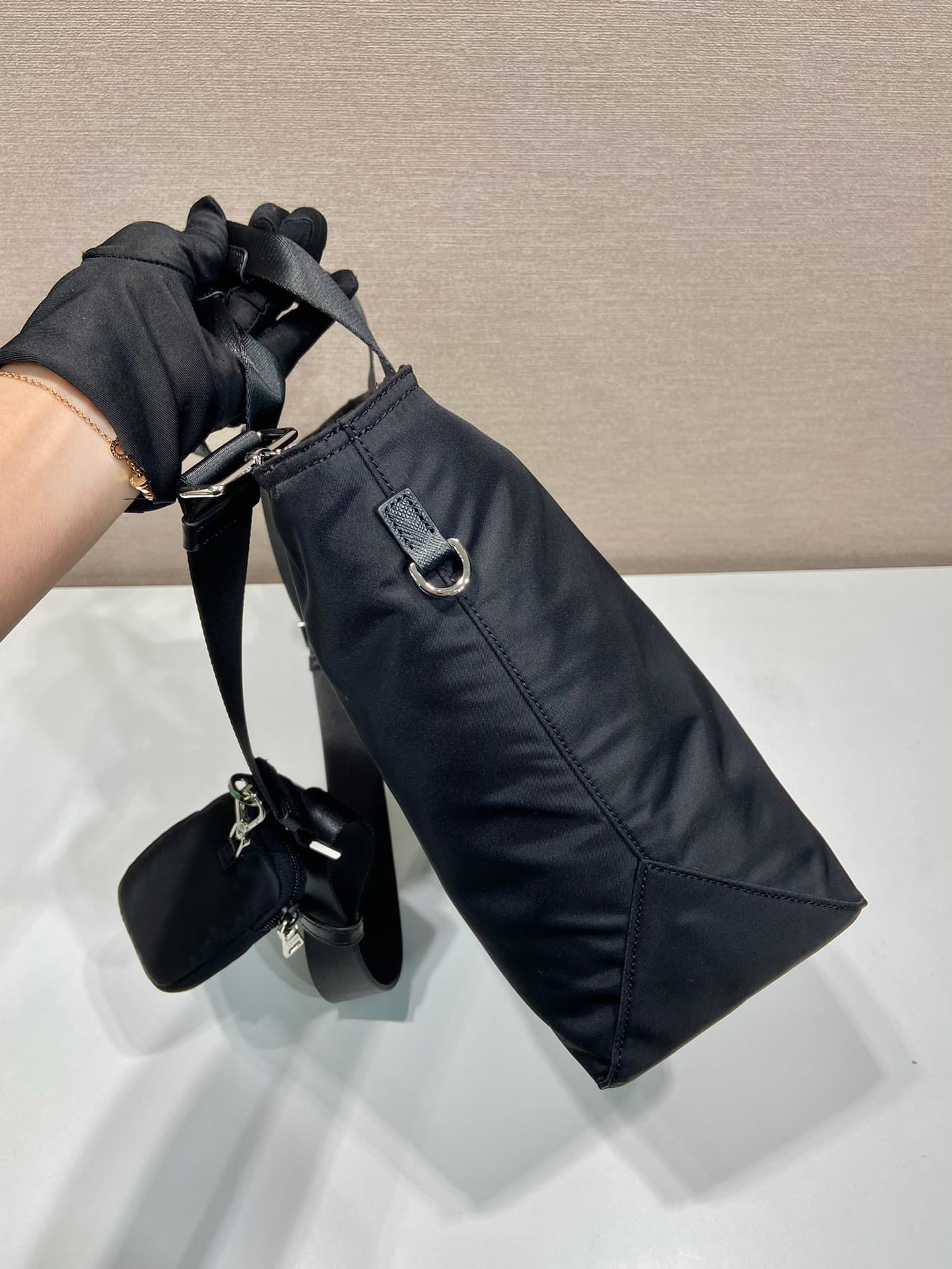 C6970 🎉Upgraded version/neutral briefcase🎉1BG876A🎉It’s a original product made from imported nylon fabric. It comes with a detachable nylon long shoulder strap, allowing it to be carried in hand as well. This nylon briefcase is very lightweight, and the d — image 5