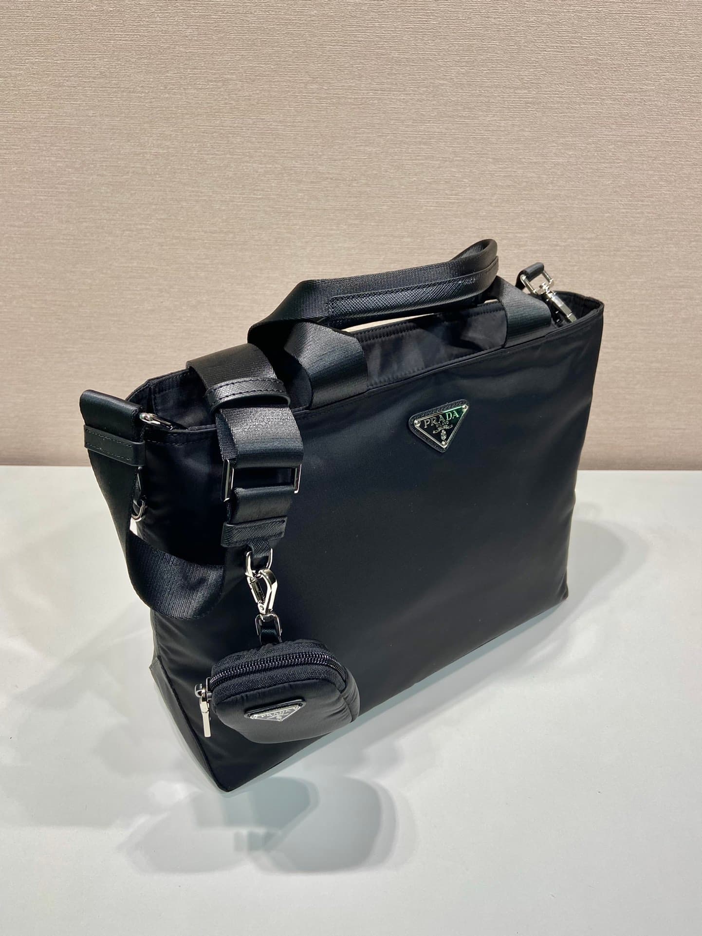 C6970 🎉Upgraded version/neutral briefcase🎉1BG876A🎉It’s a original product made from imported nylon fabric. It comes with a detachable nylon long shoulder strap, allowing it to be carried in hand as well. This nylon briefcase is very lightweight, and the d — image 3