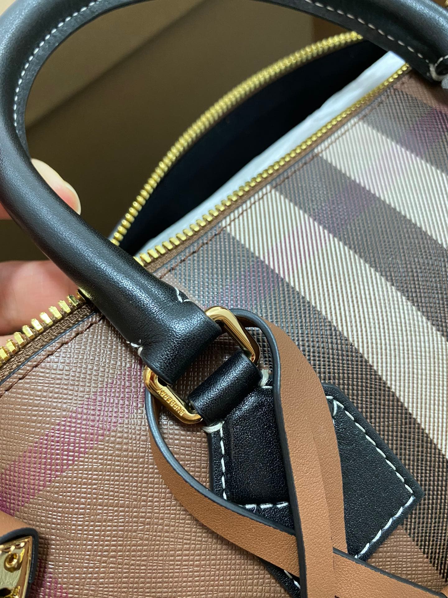 C68 The latest Italian-quality bowling bag from B brand is made of plaid material and leather with visible seams. It features a leather handle at the top, detachable and adjustable shoulder straps, zippers, as well as a leather-lined lock and luggage tag. — image 6