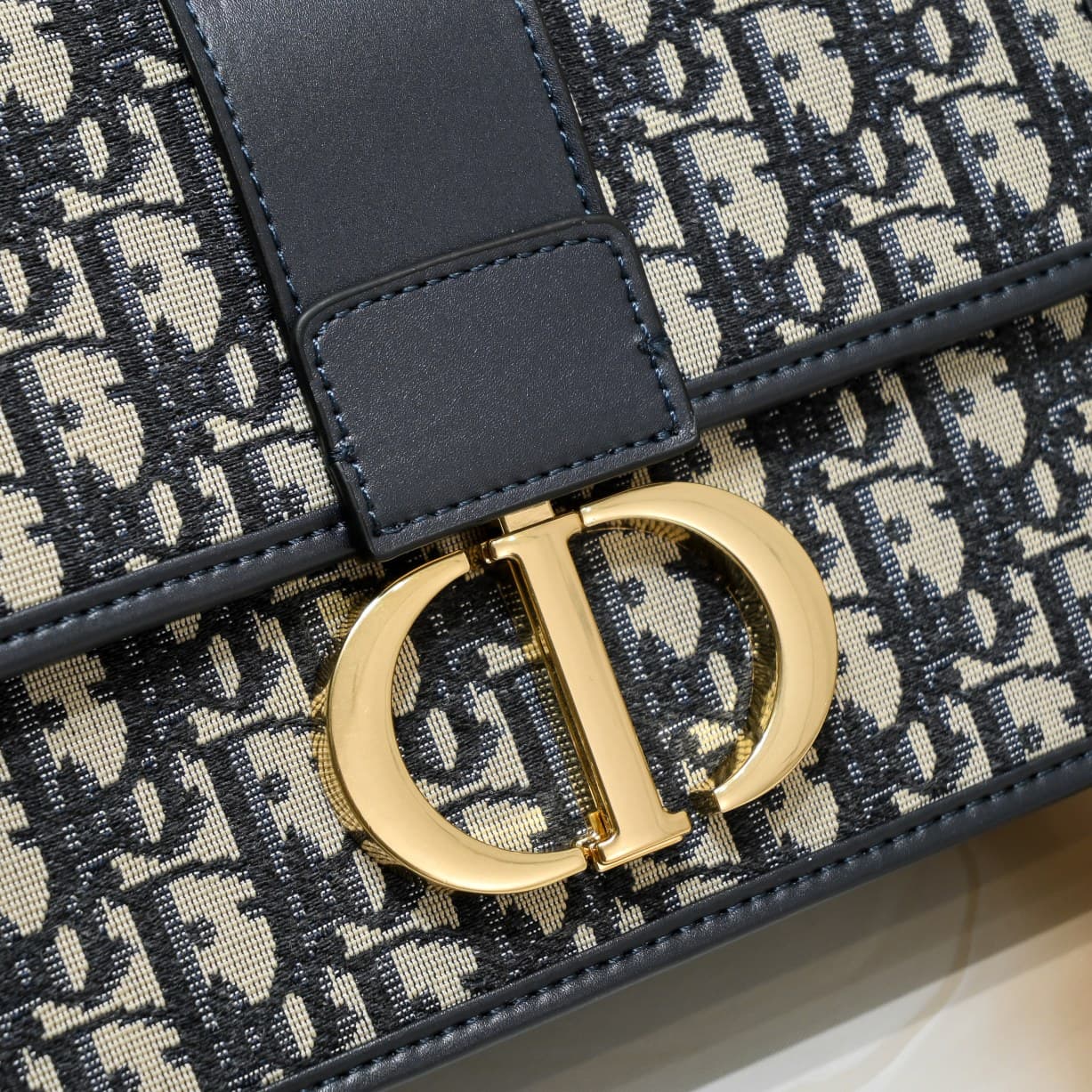 C1825 🆕【Di0r 30 Montaigne♥️Montaigne Bag】with box — image 4