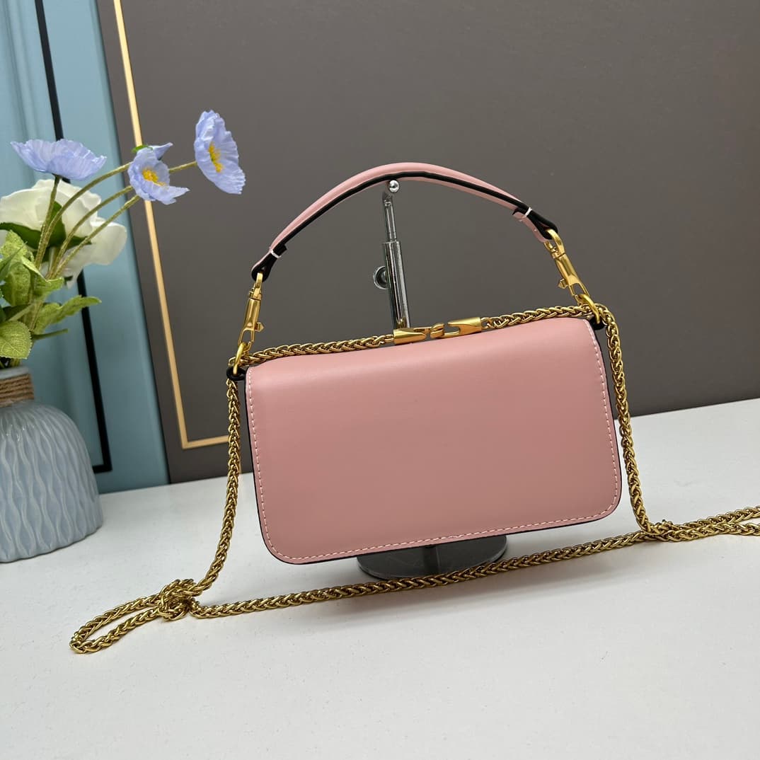 C8244 Small size [520 Selection] VALENTINO Women’s MINILOCO calfskin product. Composed of metal chains and fine leather, it features a unique double handle design. It can also be detached to transform into a handbag. With multiple styling options, it comb — image 3