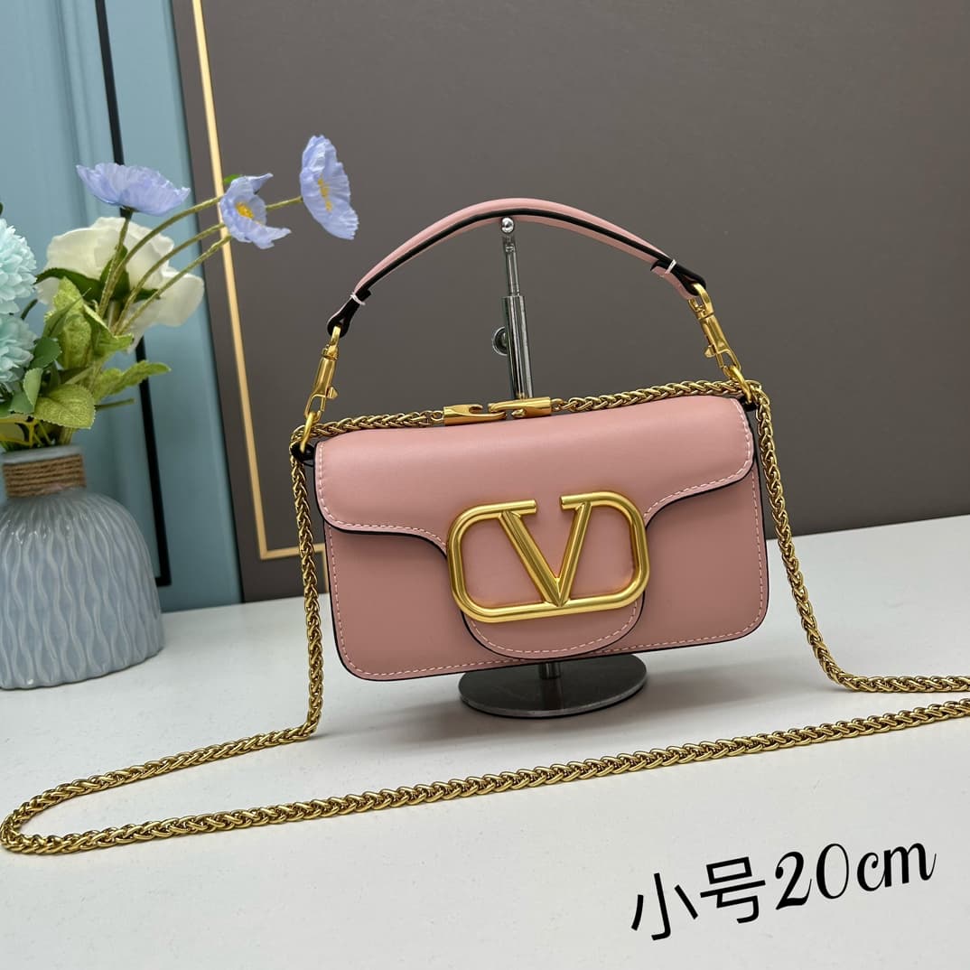 C8244 Small size [520 Selection] VALENTINO Women’s MINILOCO calfskin product. Composed of metal chains and fine leather, it features a unique double handle design. It can also be detached to transform into a handbag. With multiple styling options, it comb — image 1