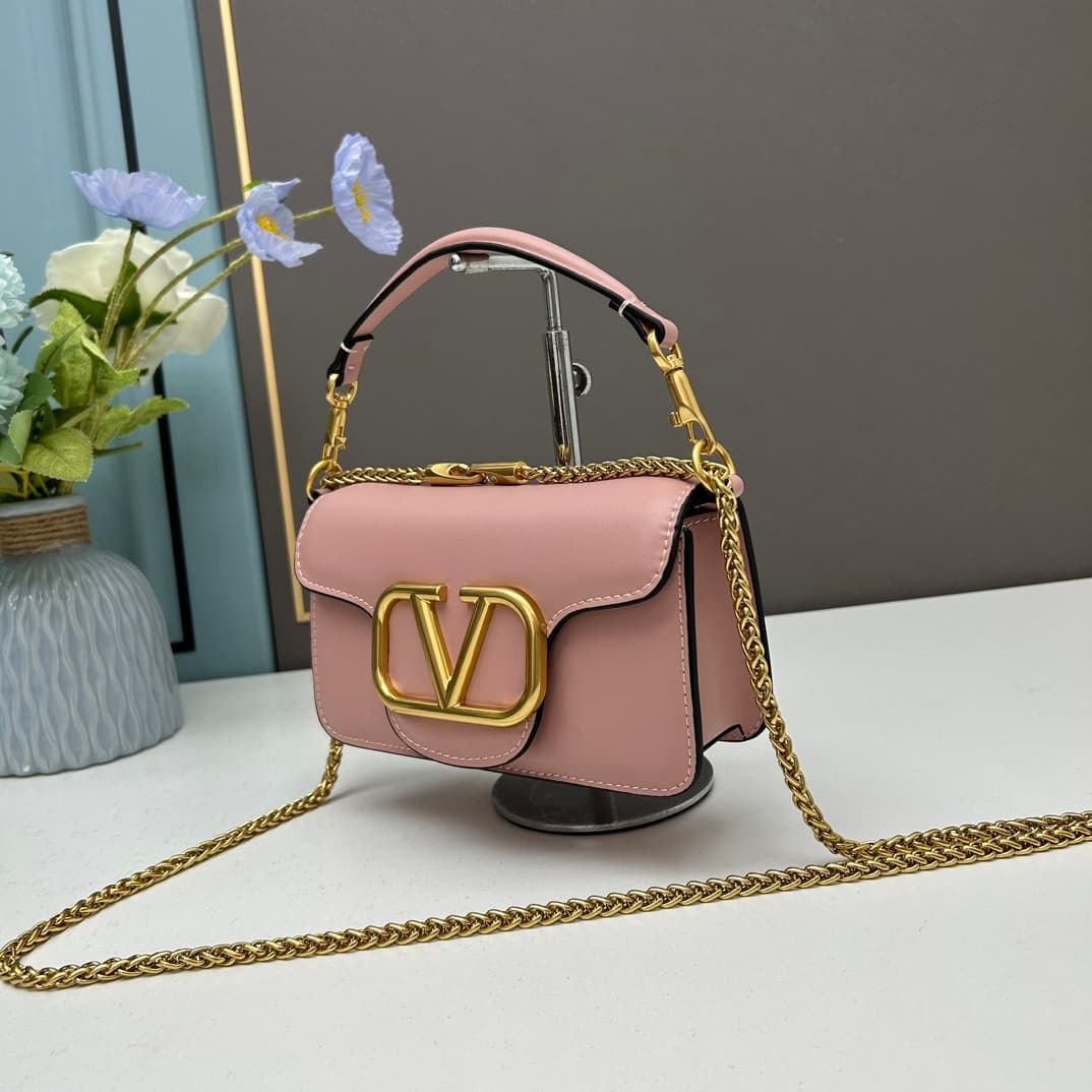 C8244 Small size [520 Selection] VALENTINO Women’s MINILOCO calfskin product. Composed of metal chains and fine leather, it features a unique double handle design. It can also be detached to transform into a handbag. With multiple styling options, it comb — image 2