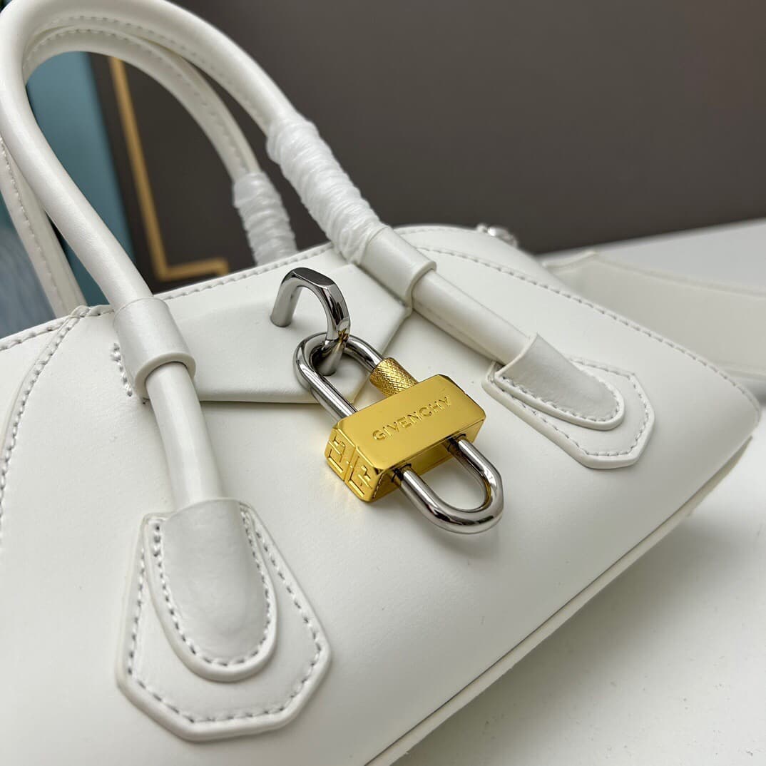 C3218 Gucci New Model SS23 Mini Antigona Stretch Smooth Leather Handbag — image 4