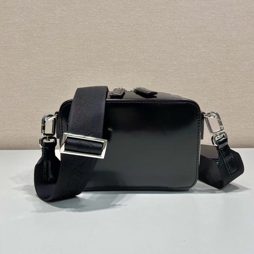 C6941 🎉New postman bag🎉2VH070 paint finish. — image 5