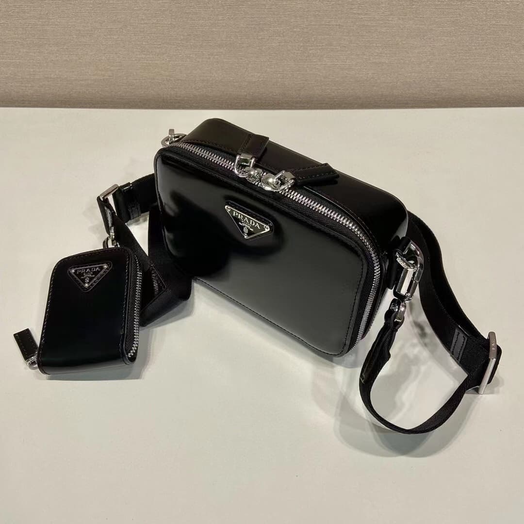 C6941 🎉New postman bag🎉2VH070 paint finish. — image 3