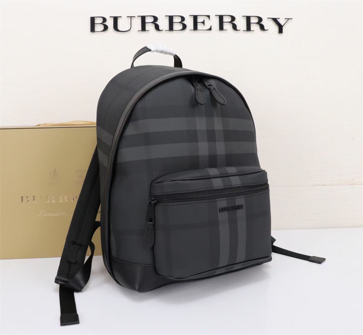 C5 💎💎360💎💎🔥🔥 Burberry New Men's Backpack, Reimagined Checked Electronic Canvas Backpack – an eco-friendly canvas made primarily from renewable resources. Compared to traditional coated fabrics, this renewable material requires less water and produces fewe — image 2
