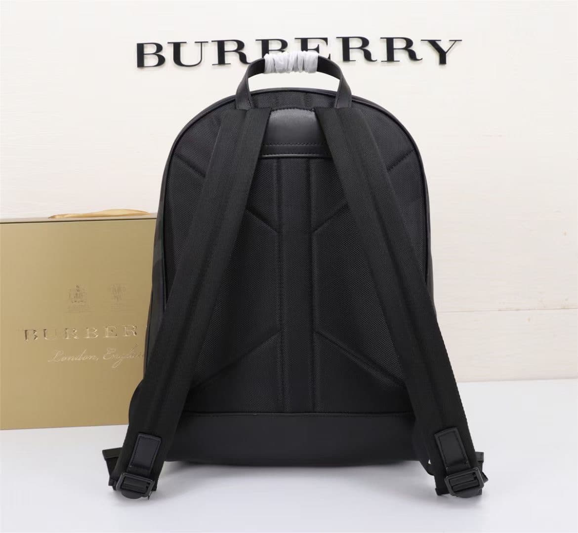 C5 💎💎360💎💎🔥🔥 Burberry New Men's Backpack, Reimagined Checked Electronic Canvas Backpack – an eco-friendly canvas made primarily from renewable resources. Compared to traditional coated fabrics, this renewable material requires less water and produces fewe — image 3