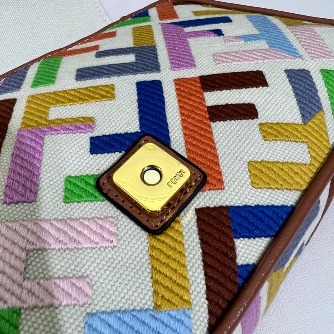 C2939 Ready-to-use bag made of top-quality leather, in its original 2022 style: it has a very summery look; colorful rainbow🌈F embroidery. This Fendi Baguette pattern bag is definitely a trendy item for this summer! It looks great when worn; it’s also hig — image 8
